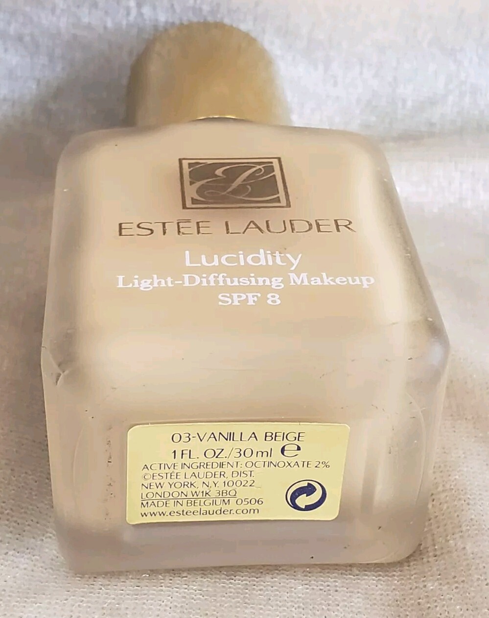 ESTEE LAUDER Lucidity Light Diffusing Makeup 03 VANILLA BEIGE 1 fl oz 30 mL