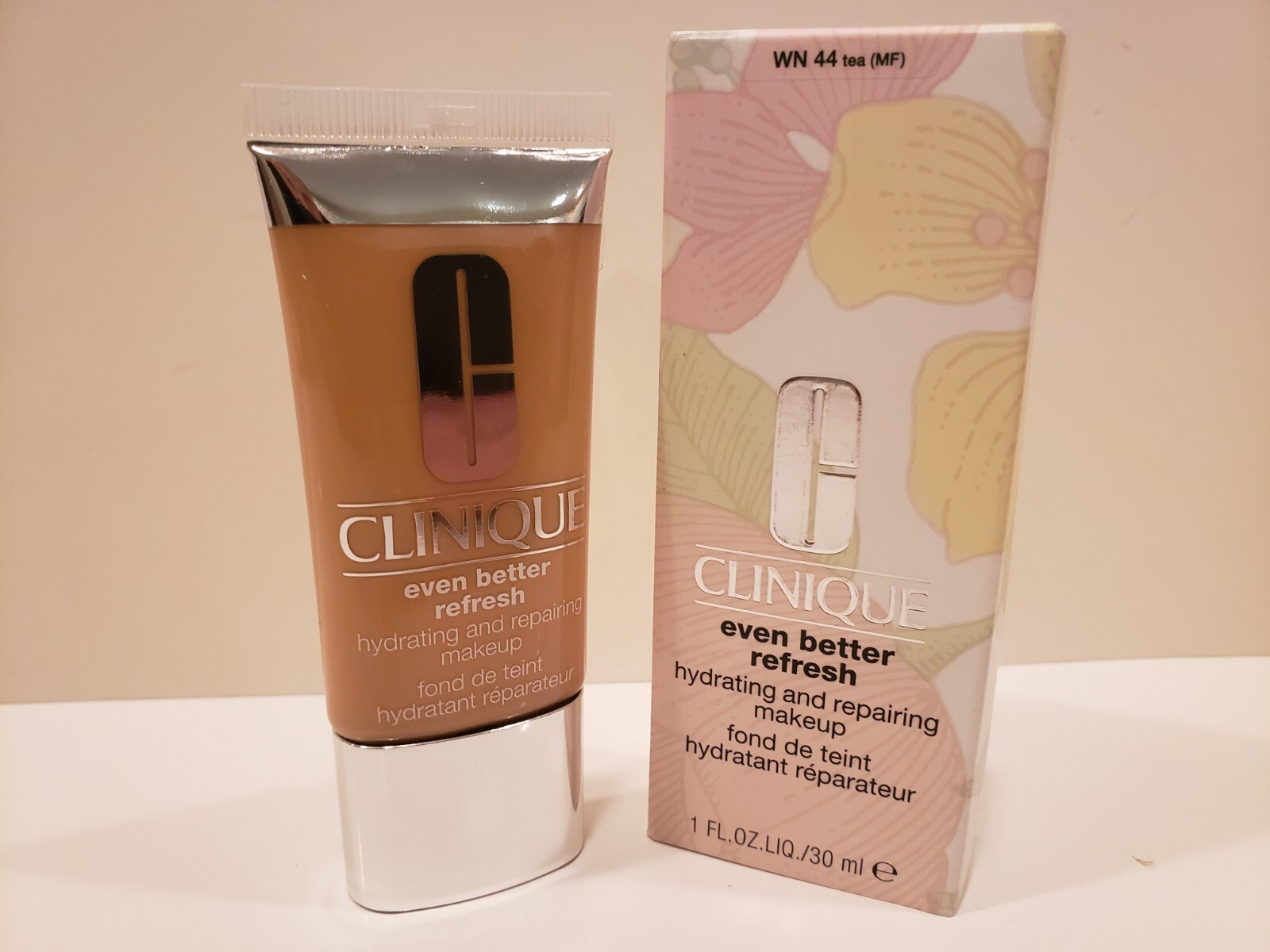 Clinique~Even Better Refresh Hydrating and Repairing Makeup~WN44 Tea~NIB