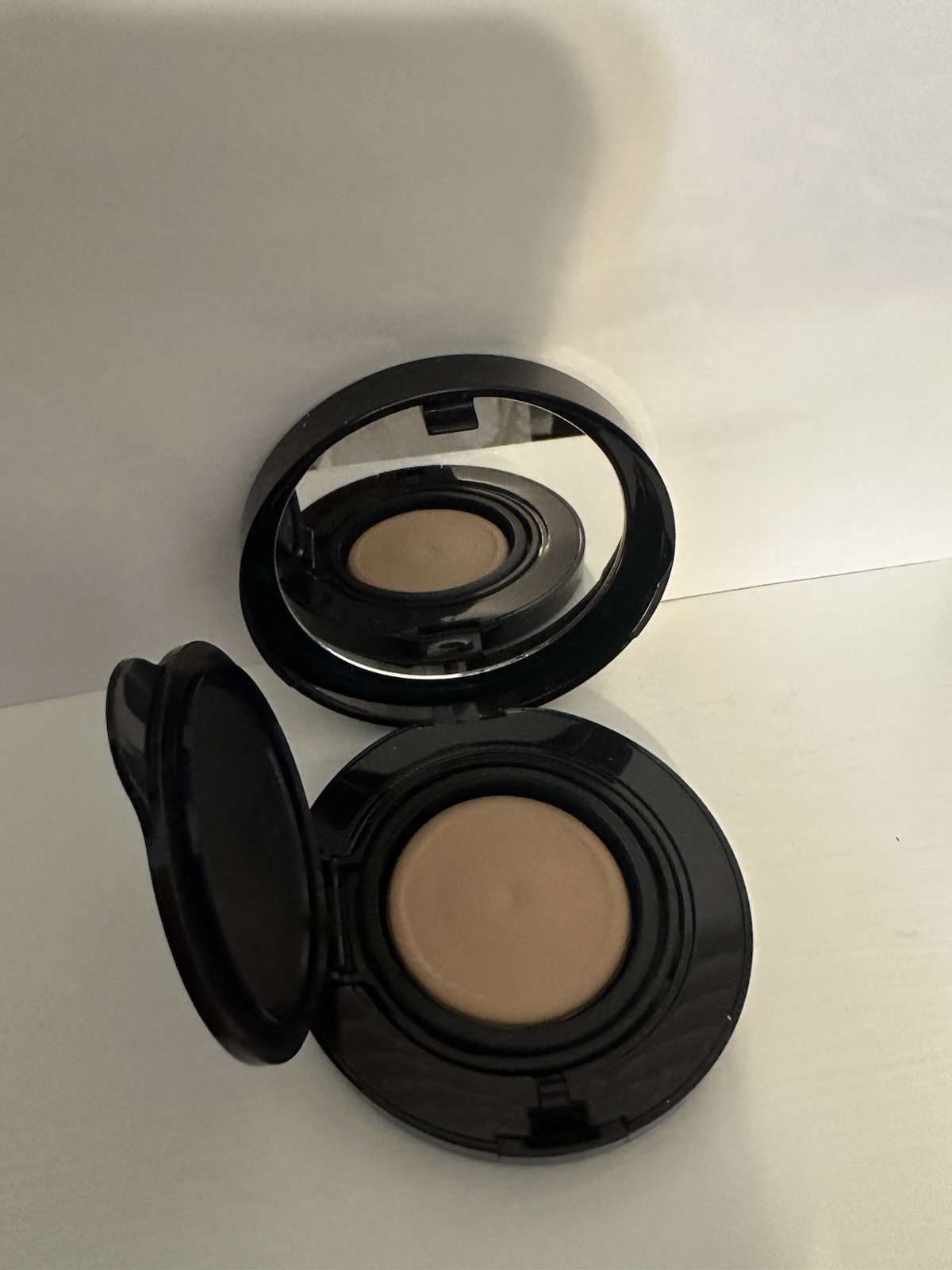 Estée Lauder Perfectionist Serum Compact Makeup – 2C3 Fresco – NIB Discontinued