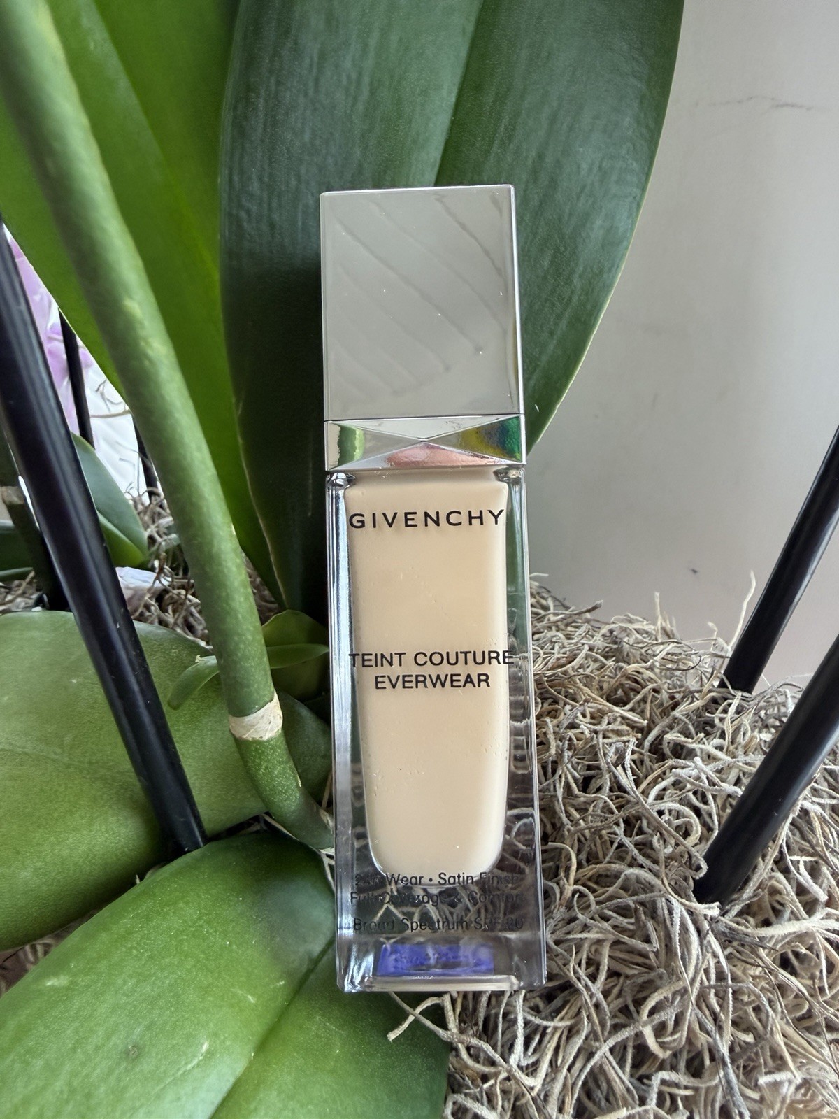 Givenchy Teint Couture Everwear Liquid Foundation Tono Y110 Full Satin w/ Sun1oz