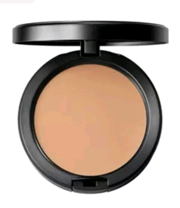 NC30 ** M·A·C Studio Fix Powder Plus Foundation