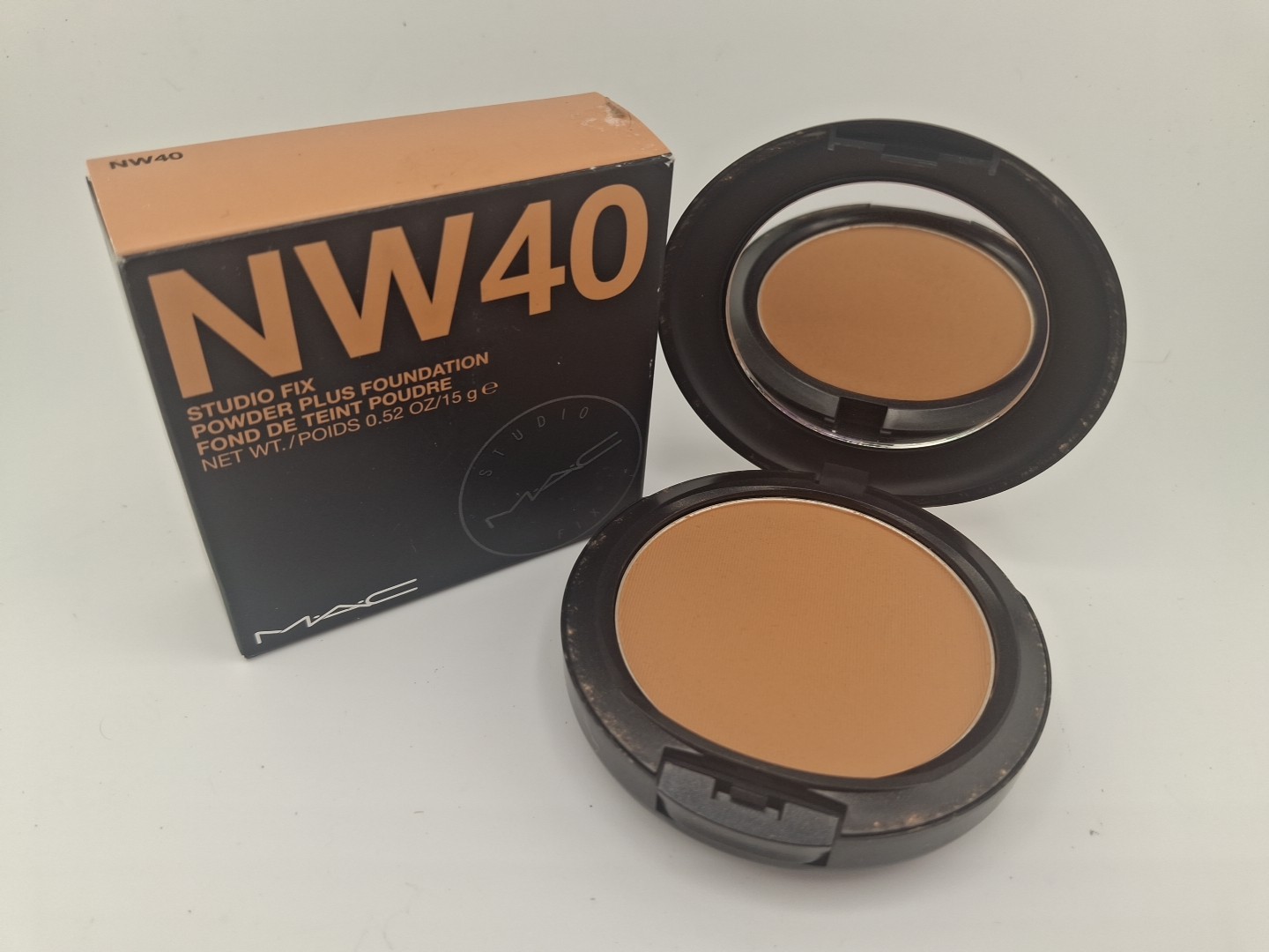 MAC Studio Fix Powder Plus Foundation NW 40 .52 oz / 15 g Original / Old Formula