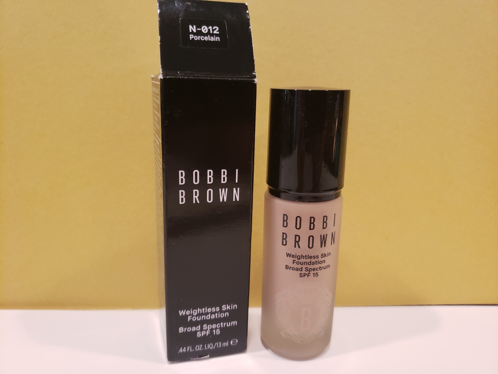 Bobbi Brown~Skin Long Wear Weightless Foundation BS SPF 15~N-12 Porcelain .44 FL