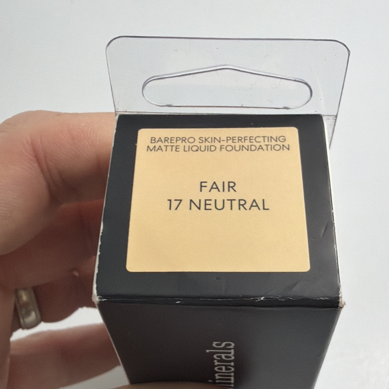 bareMinerals BAREPRO Skin-Perfecting Matte Liquid Foundation Fair 17 Neutral NIB