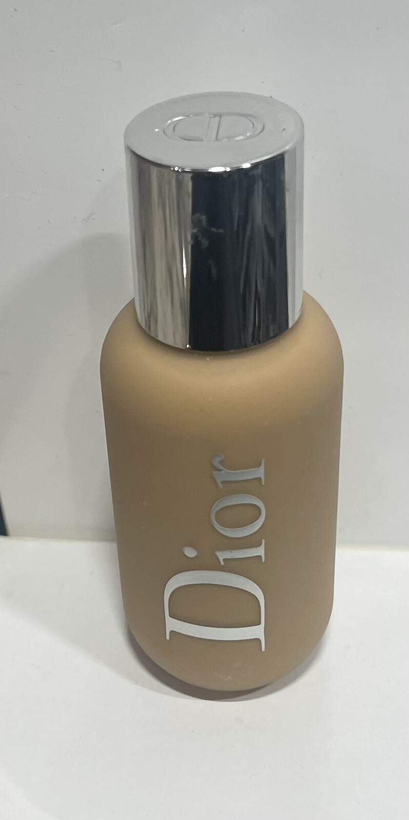CHRISTIAN DIOR DIOR BACKSTAGE FACE & BODY FOUNDATION # 4 Warm Olive – Full Size