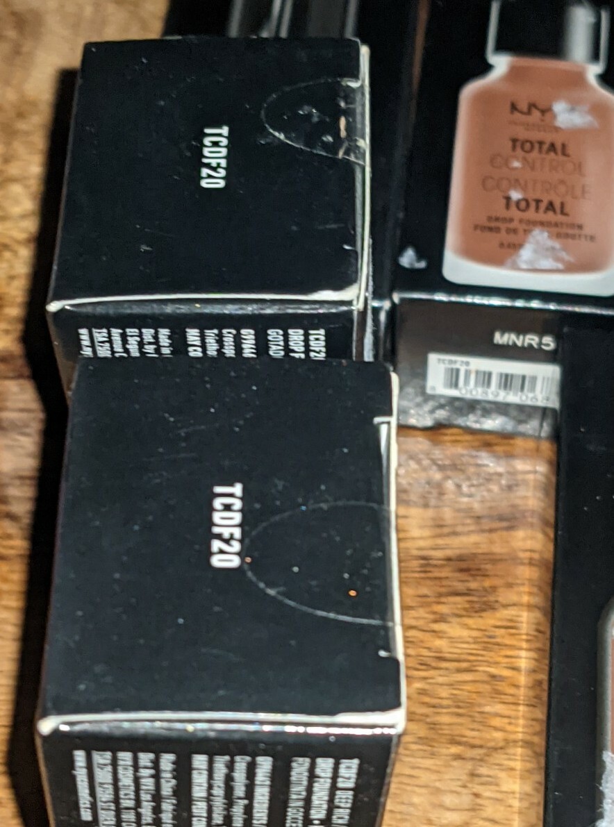 (8) NYX Makeup Total Control Drop Foundation TCDF22 Deep Rich 0.43 oz