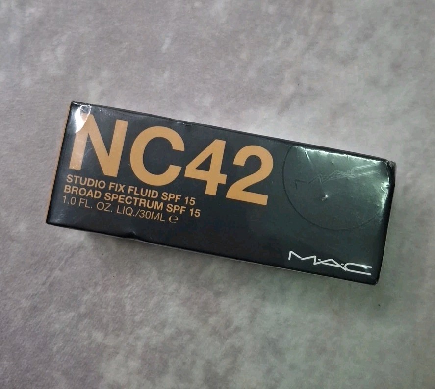MAC NC42 Studio Fix Fluid Foundation SPF 15