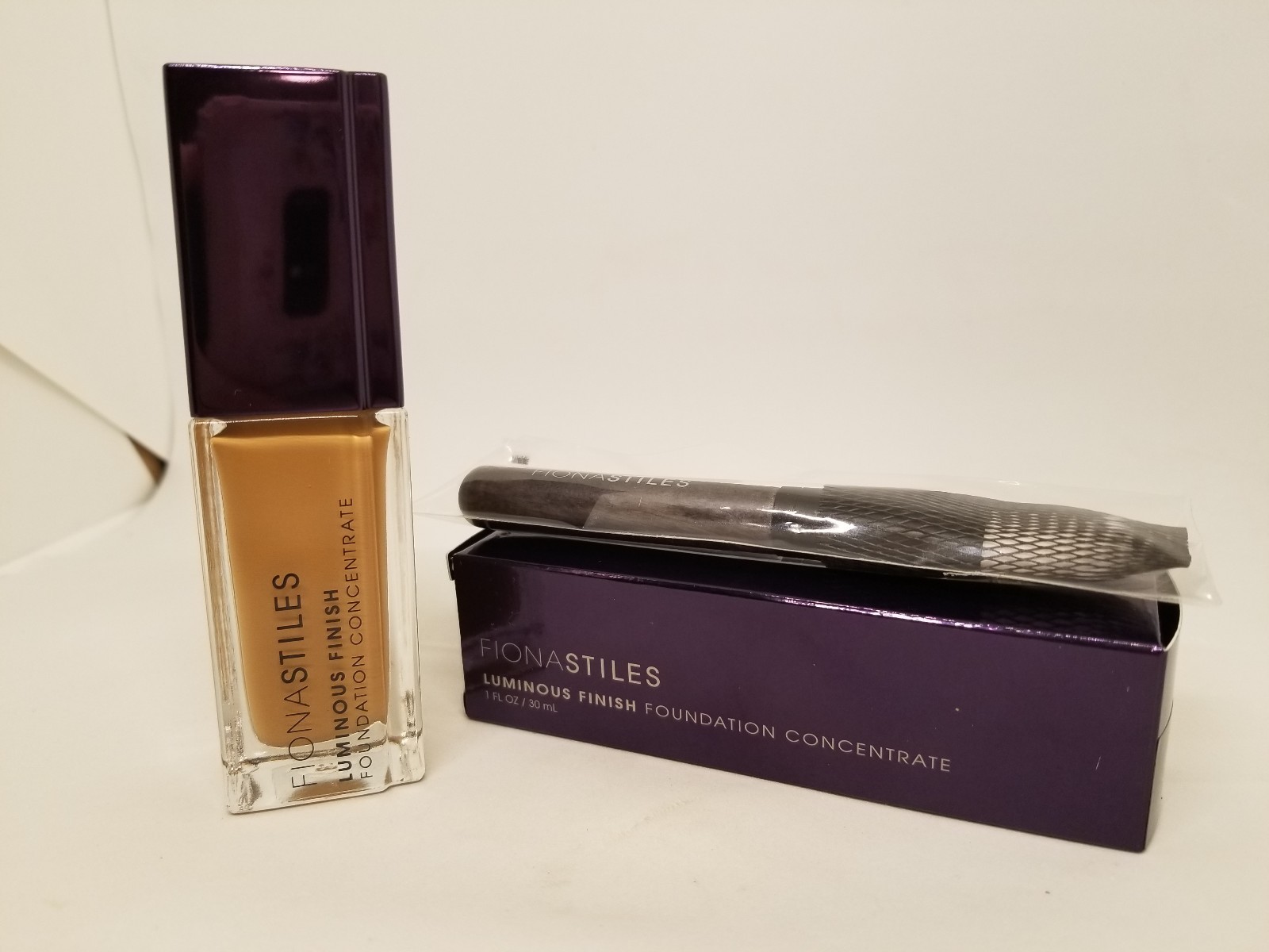 FIONA STILES LUMINOUS FINISH FOUNDATION CONCENTRATE LIQUID 09 ALMOND 1 OZ BRUSH!