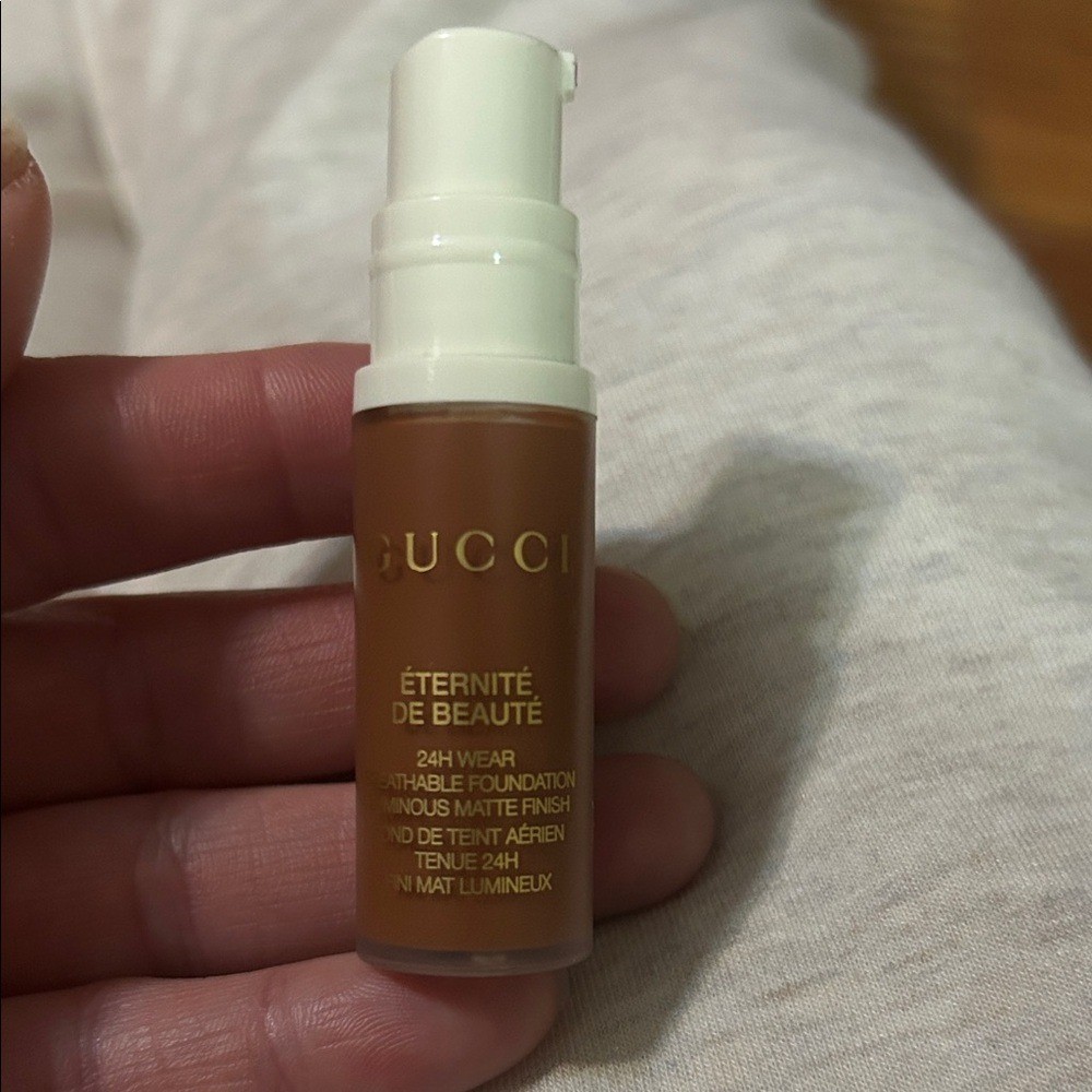 Gucci Éternité de Beauté Foundation – Deep Full Coverage Shade 2354