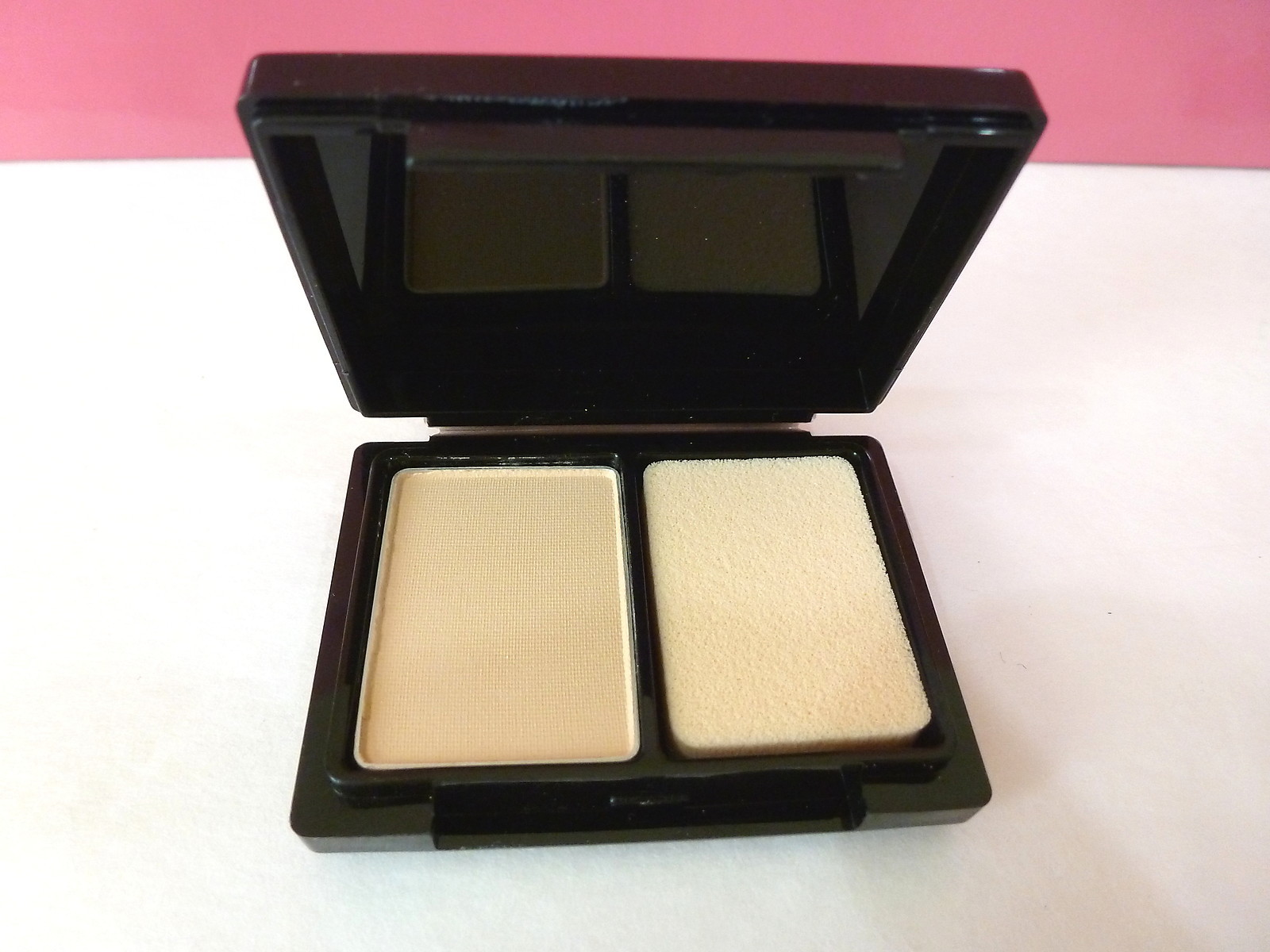 Bobbi Brown Illuminating Finish Powder Compact Foundation Mini .07oz- Warm Ivory
