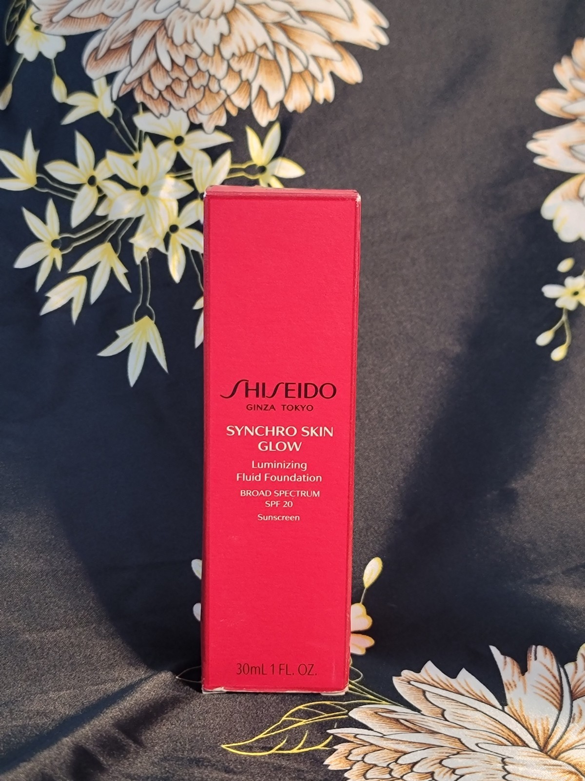 Shiseido Synchro Skin Glow Luminizing Fluid Foundation SPF20 L, NEUTRAL 5, 1oz.