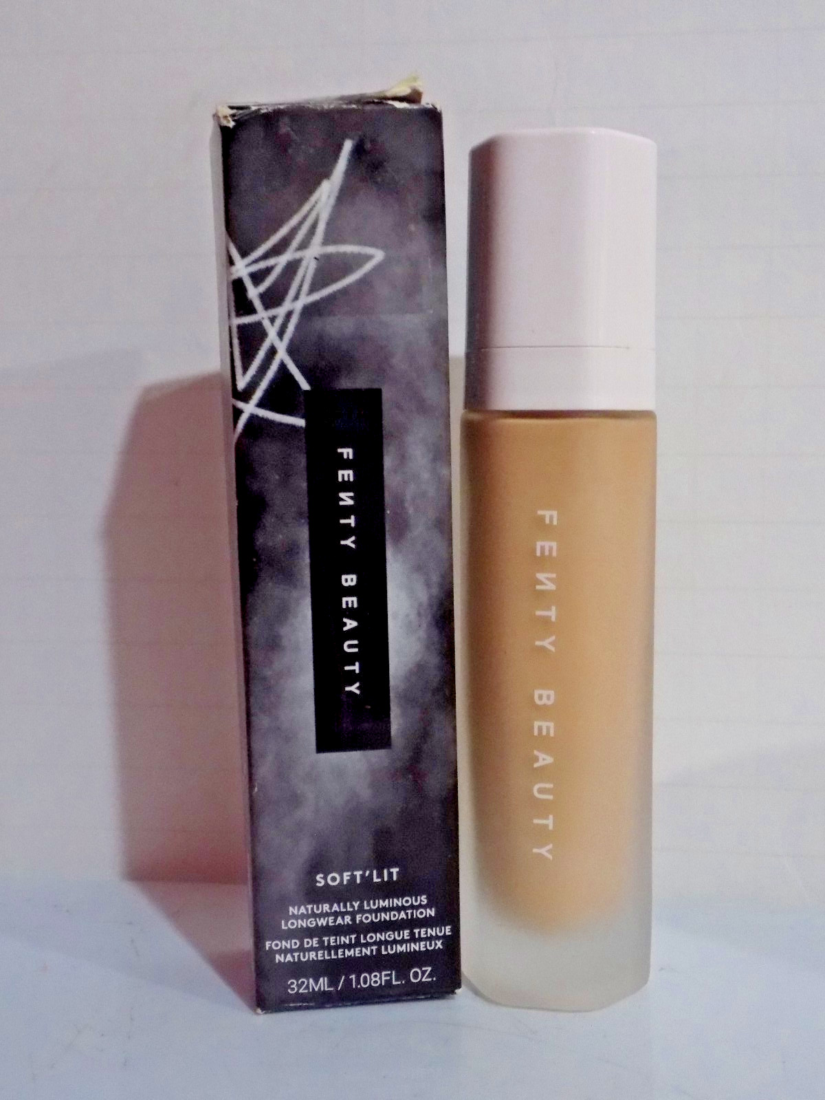 Fenty Beauty -Soft’Lit Naturally Luminous Longwear Foundation ~225~*DAMAGED BOX