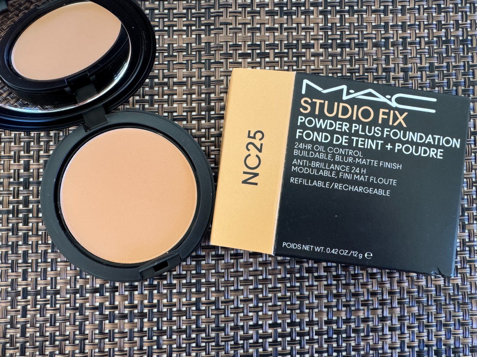 MAC STUDIO FIX POWDER PLUS FOUNDATION (0.42 oz./12 g.): NC 25 — NEW