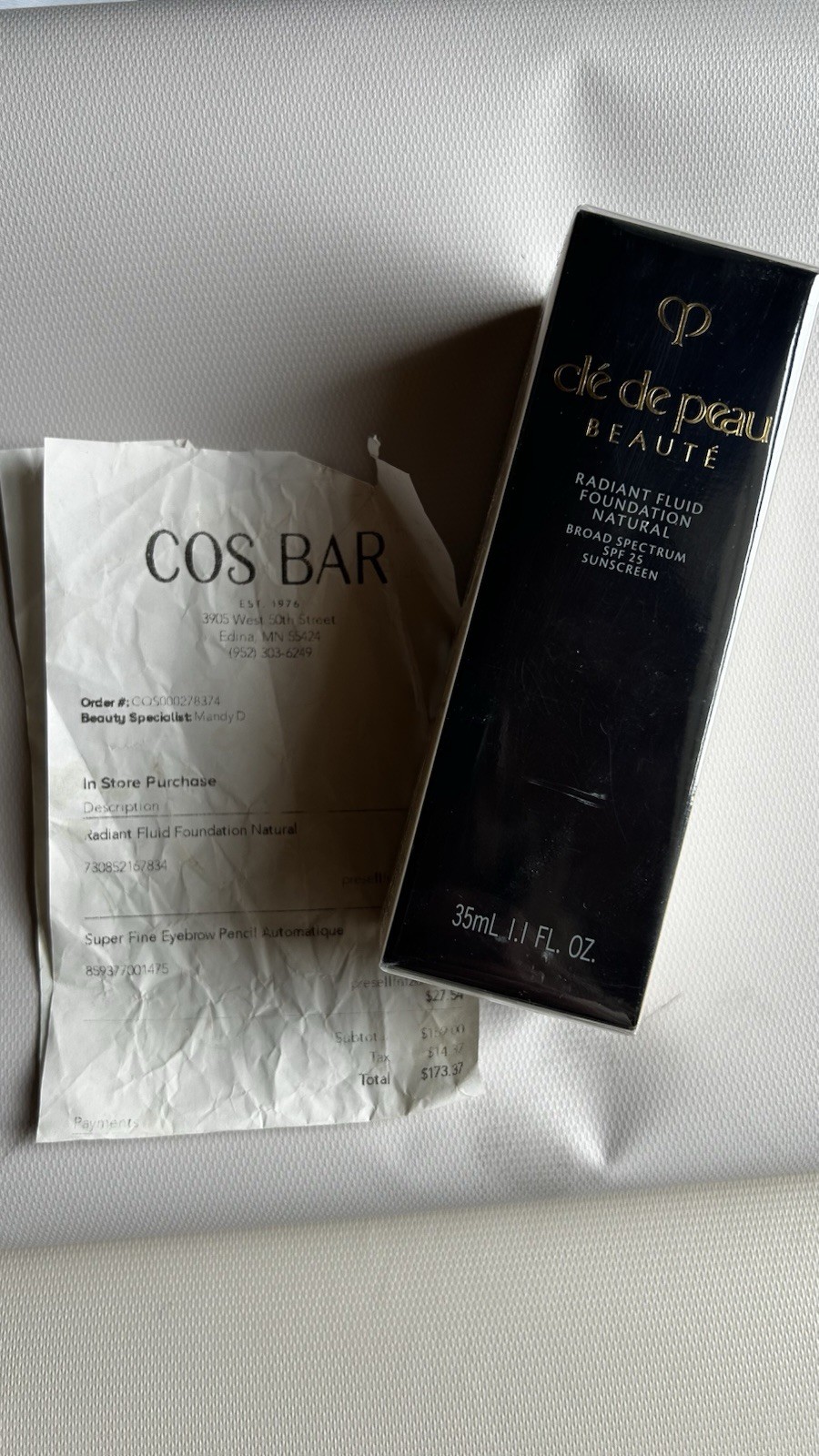 Cle de Peau Beaute Radiant Fluid Foundation O30