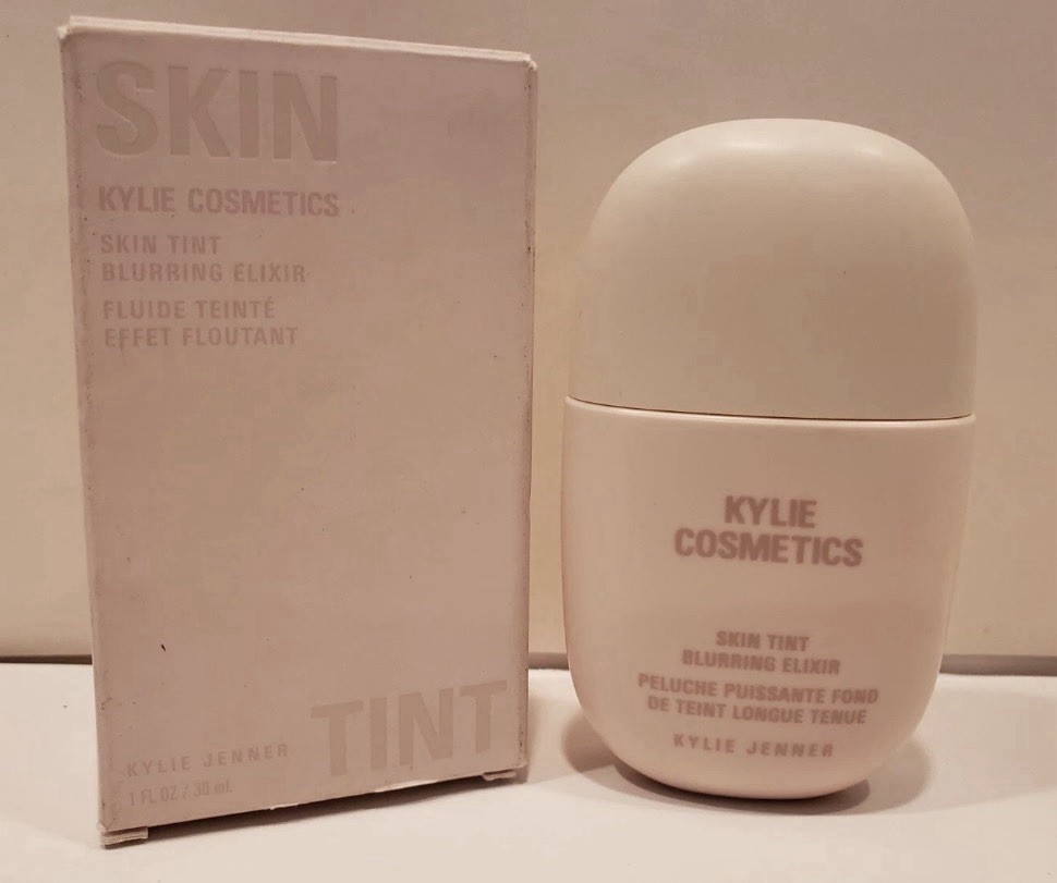 Kylie Jenner Skin Tint Blurring Elixir, 1 Fl Oz NEW IN BOX SEALED – Shade 3W