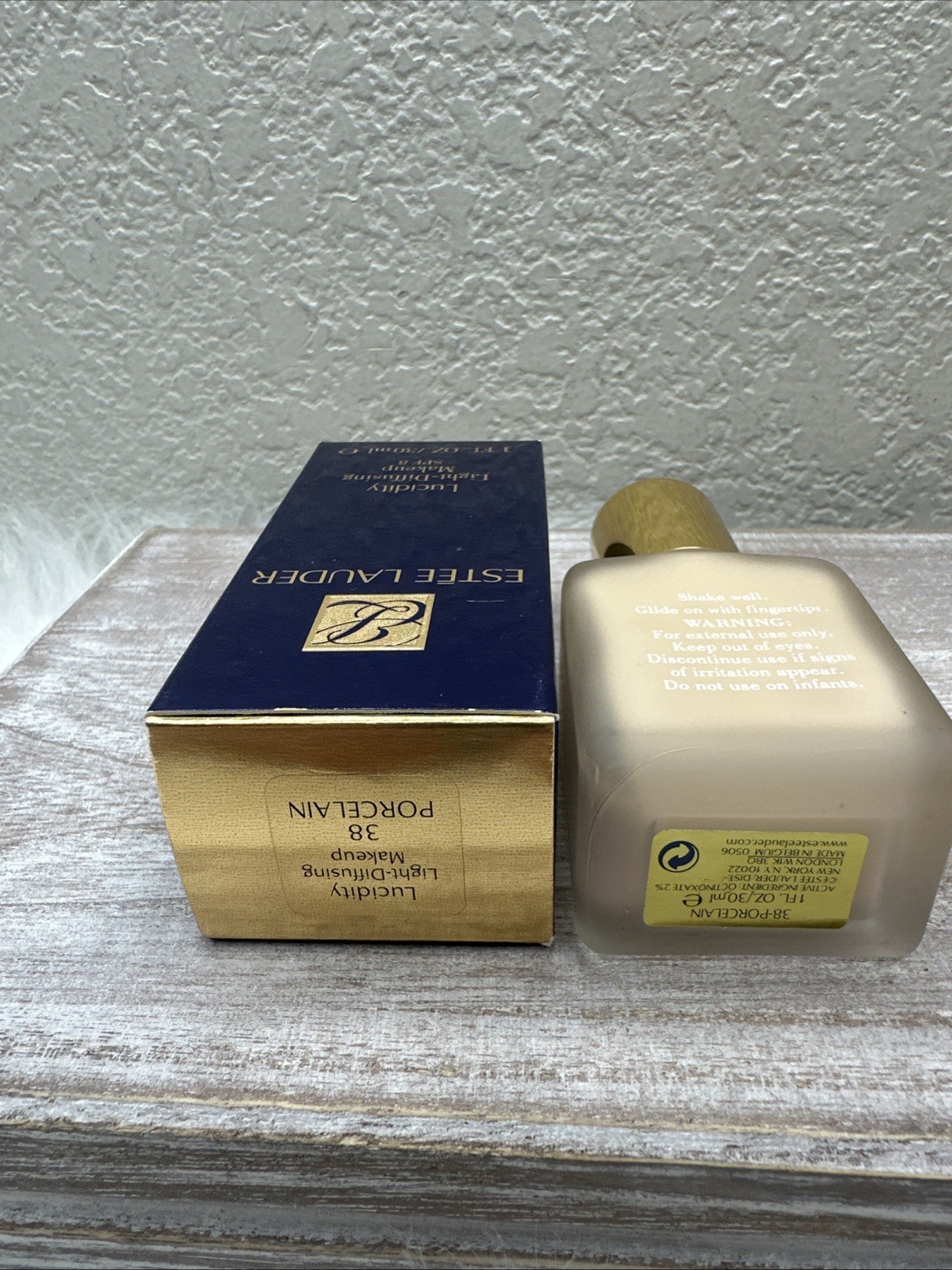 Estee Lauder Lucidity Light Diffusing Makeup #38 Porcelain 1 oz SPF 8 FAST SHIP