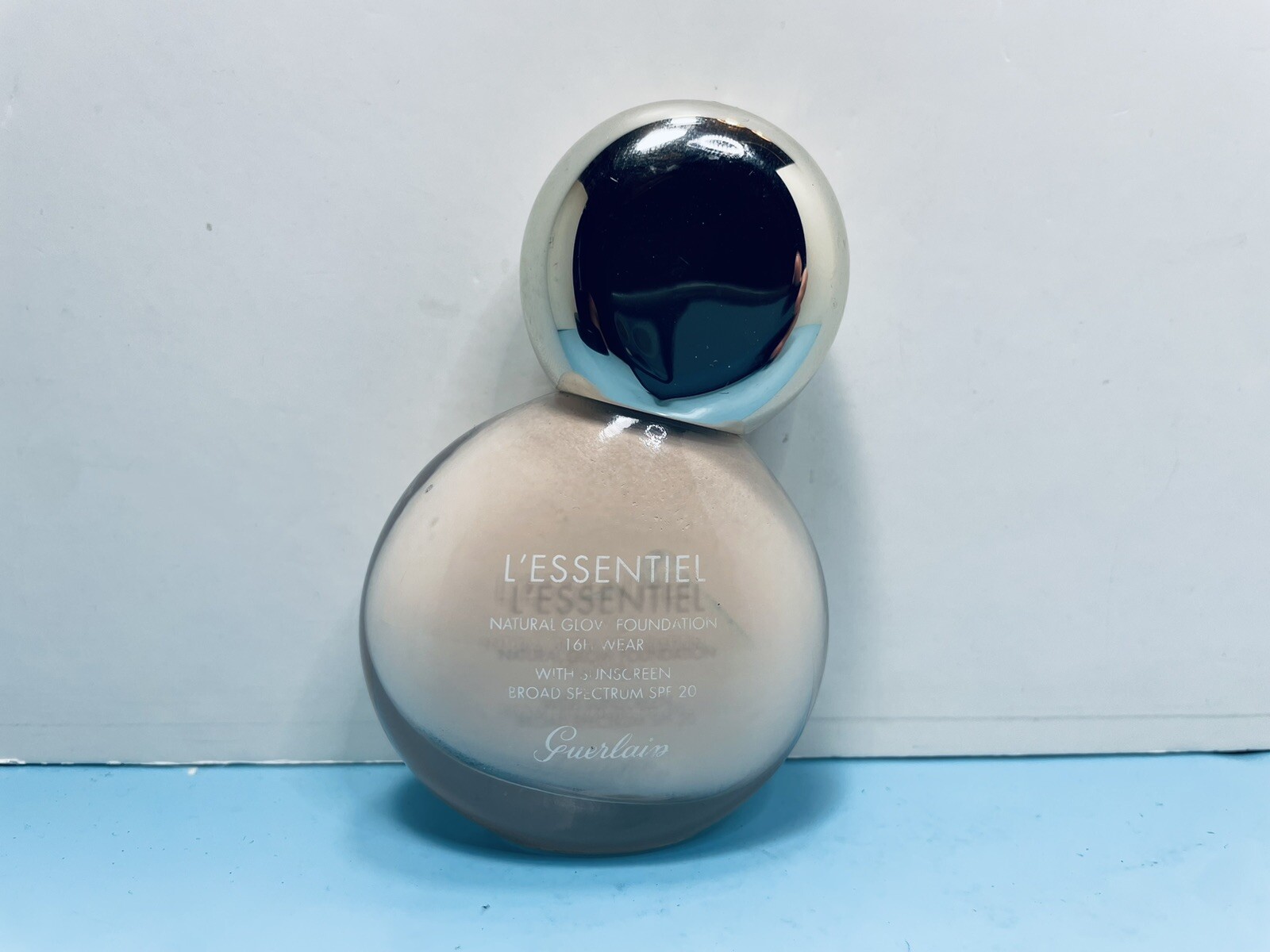 GUERLAIN – L’ESSENTIAL – NATURAL GLOW FOUNDATION 16H WEAR – 00C – 1 OZ – NEW