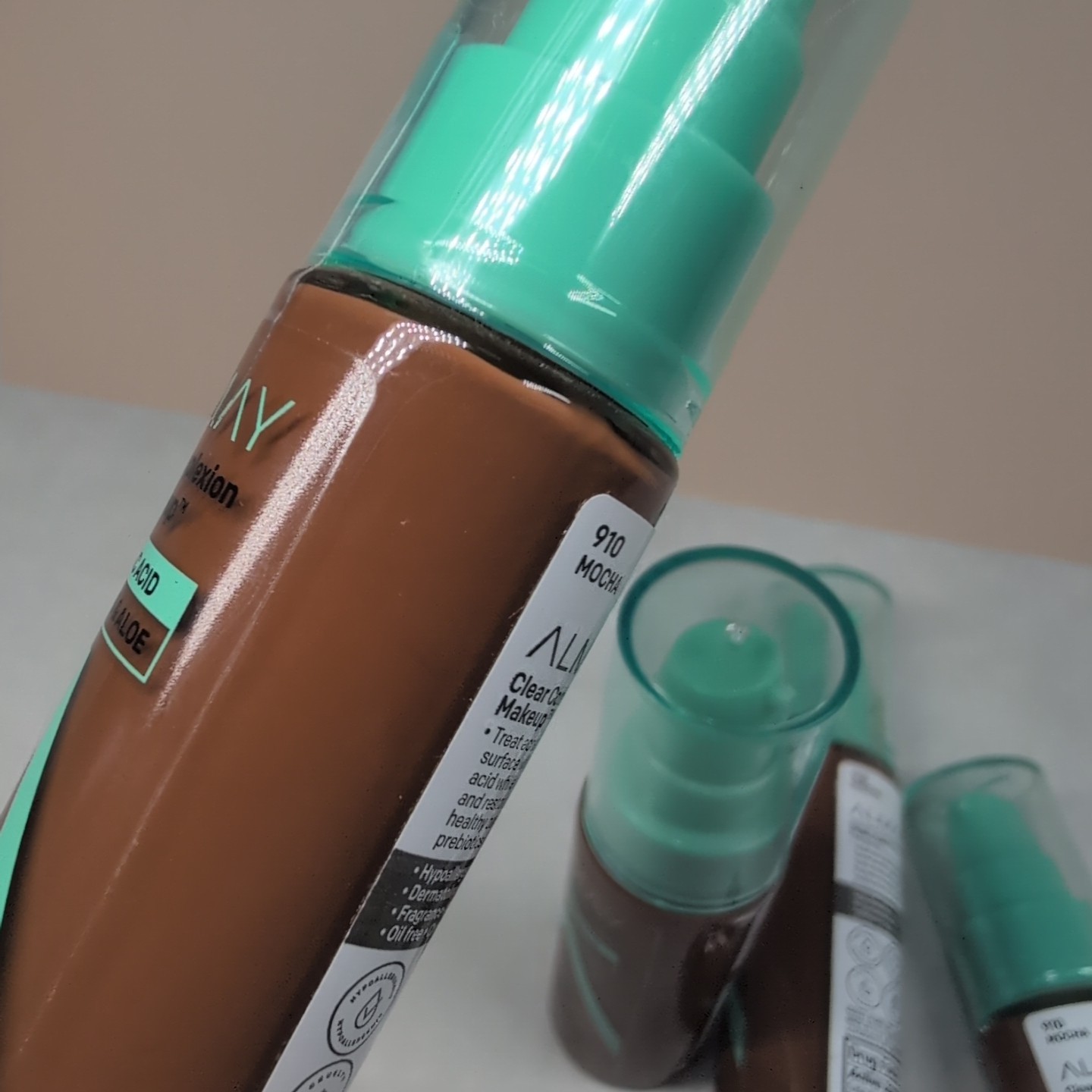 4 Almay Clear Complexion Foundation W Prebiotics & Aloe 910 Mocha Fragrance Free