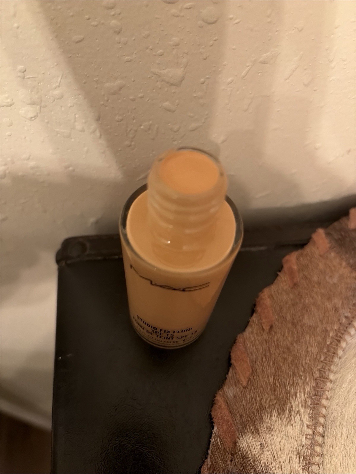 M•A•C MAC NC25 Light Beige Studio Fix Fluid Matte Foundation SPF15 24HR Oil Ctrl