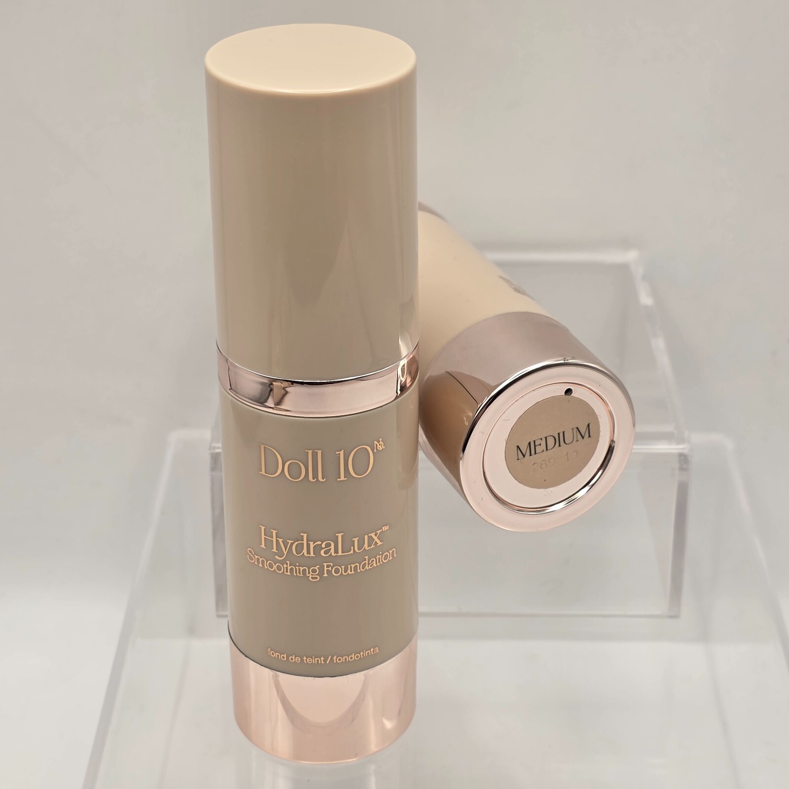 Doll 10 Hydralux Smoothing Foundation – Medium color – blends seamlessly – NEW