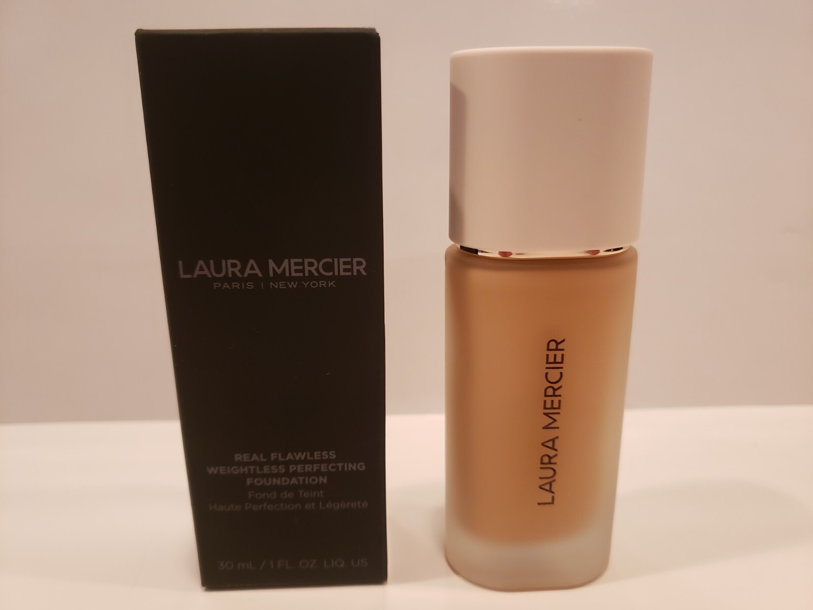 Laura Mercier~Real Flawless Weightless Perfecting Foundation~2C1 Ecru~1oz~NIB