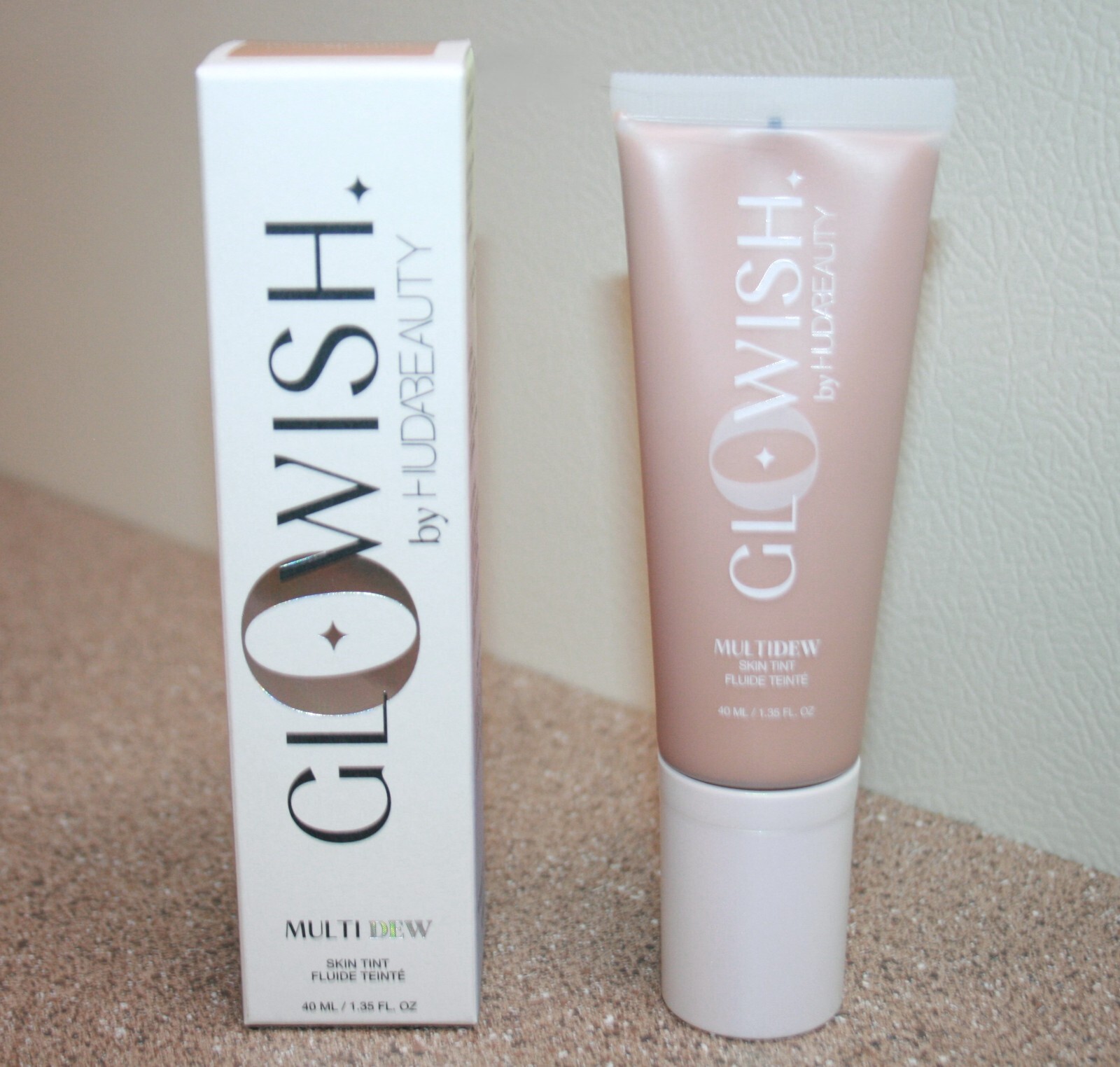 Huda Beauty GloWish Multidew Skin Tint Foundation 04 Light Medium 1.35 Full Size