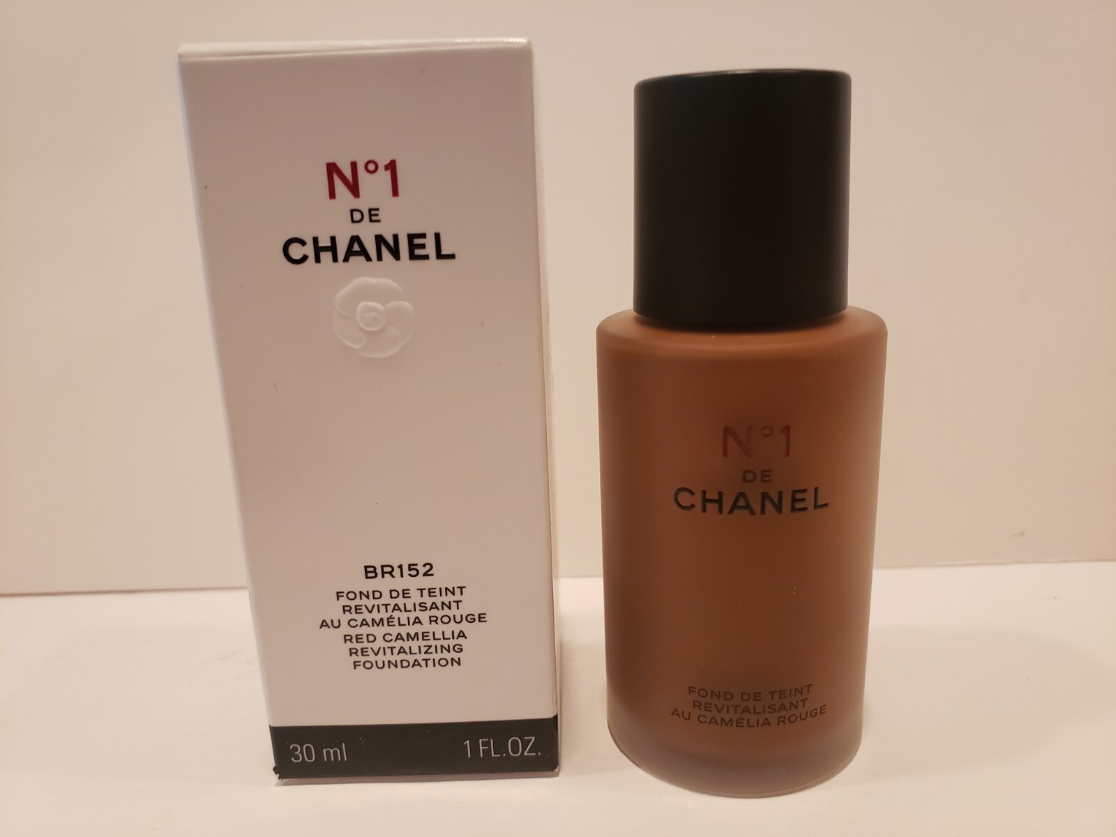 Chanel ~ N*1 Red Camellia Revitalizing Foundation ~ BR 152 ~ 1.0 oz ~ NIB