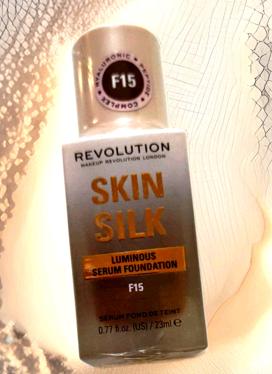 Revolution Skin Silk Serum Foundation F15 Dark Skin Tones Buildable Hyaluronic