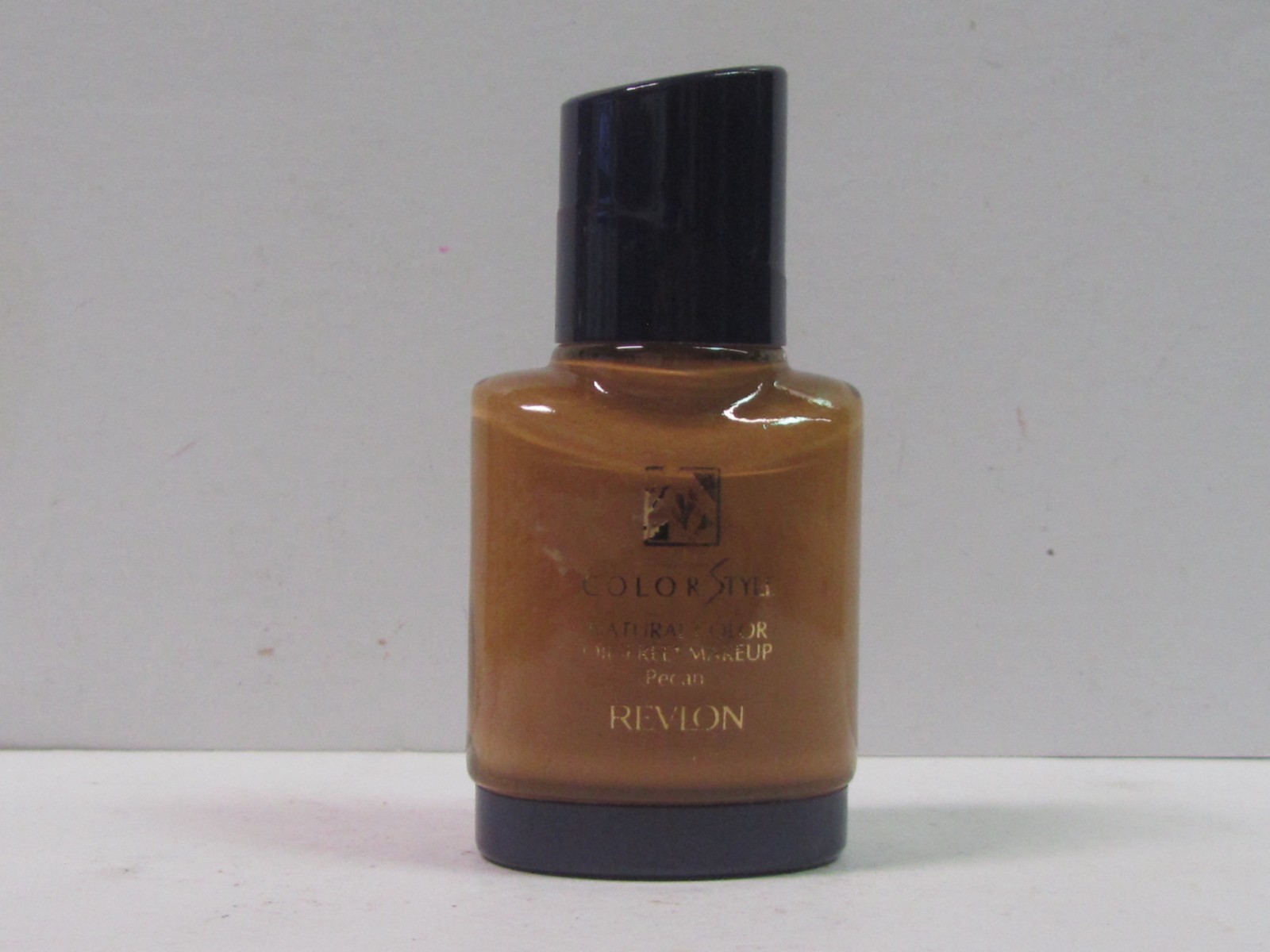 Revlon Color Style Natural Color Oil-Free Makeup color Pecan Brand New