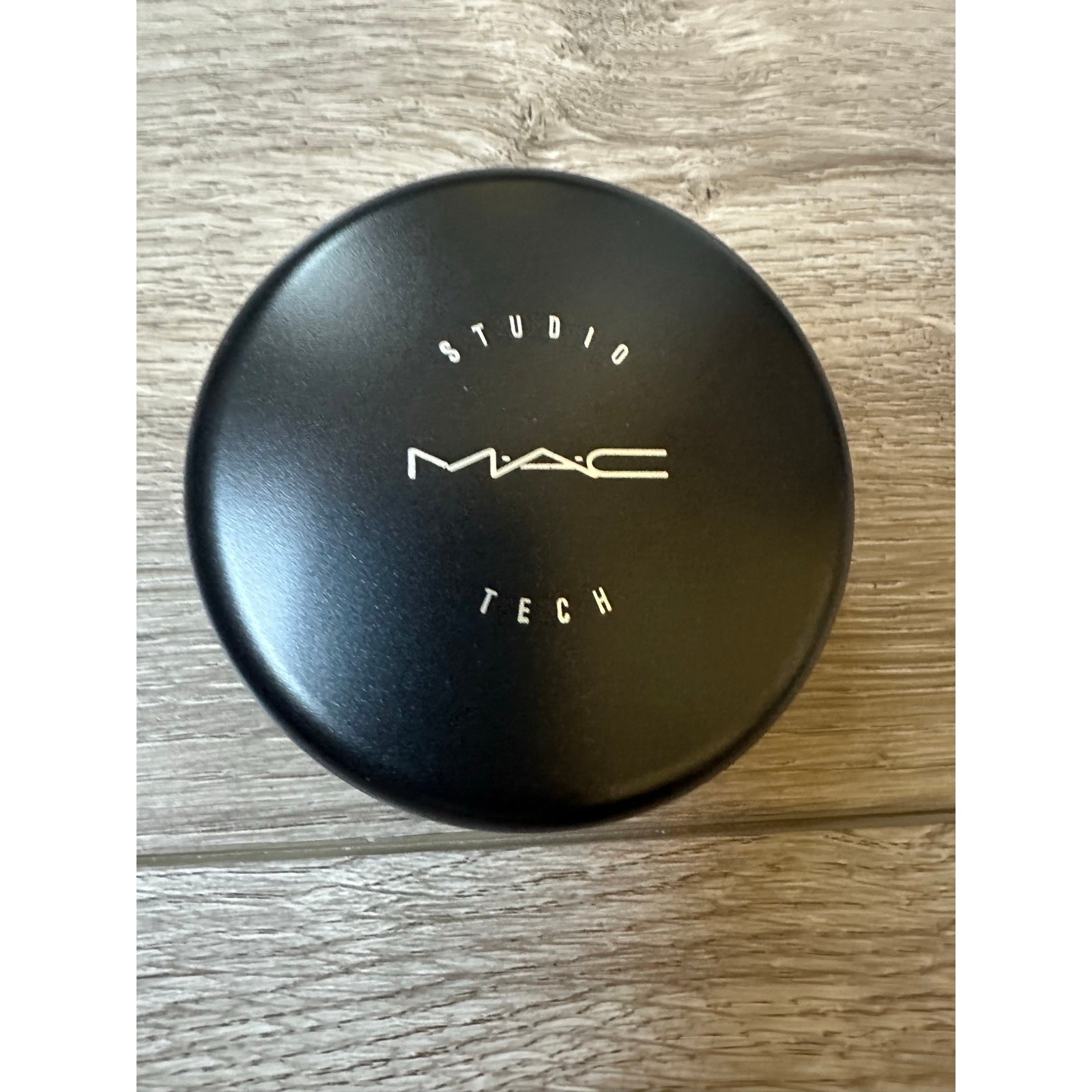MAC Studio Tech Foundation NW45 – Discontinued