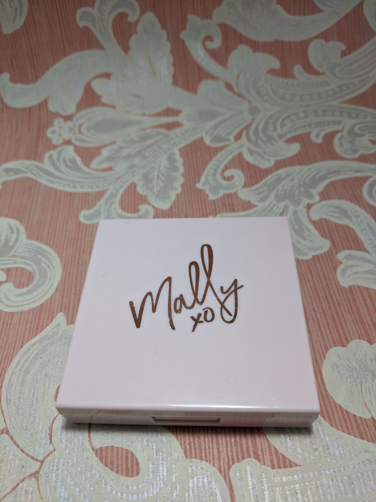 MALLY THE ANTI-POWDER TINTED FINISHING BRIGHTENER – MEDIUM – BRAND NEW – 0.39 OZ