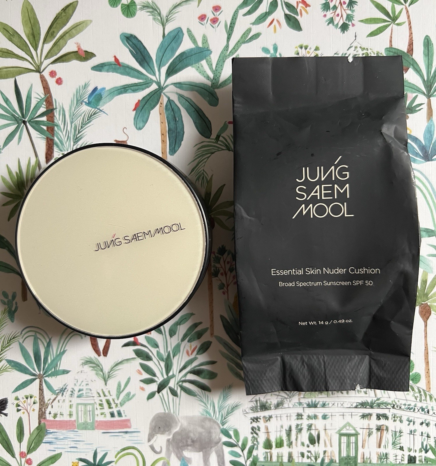 JUNG SAEM MOOL Essential Skin Nuder Cushion Compact with 1 Refill in LIGHT