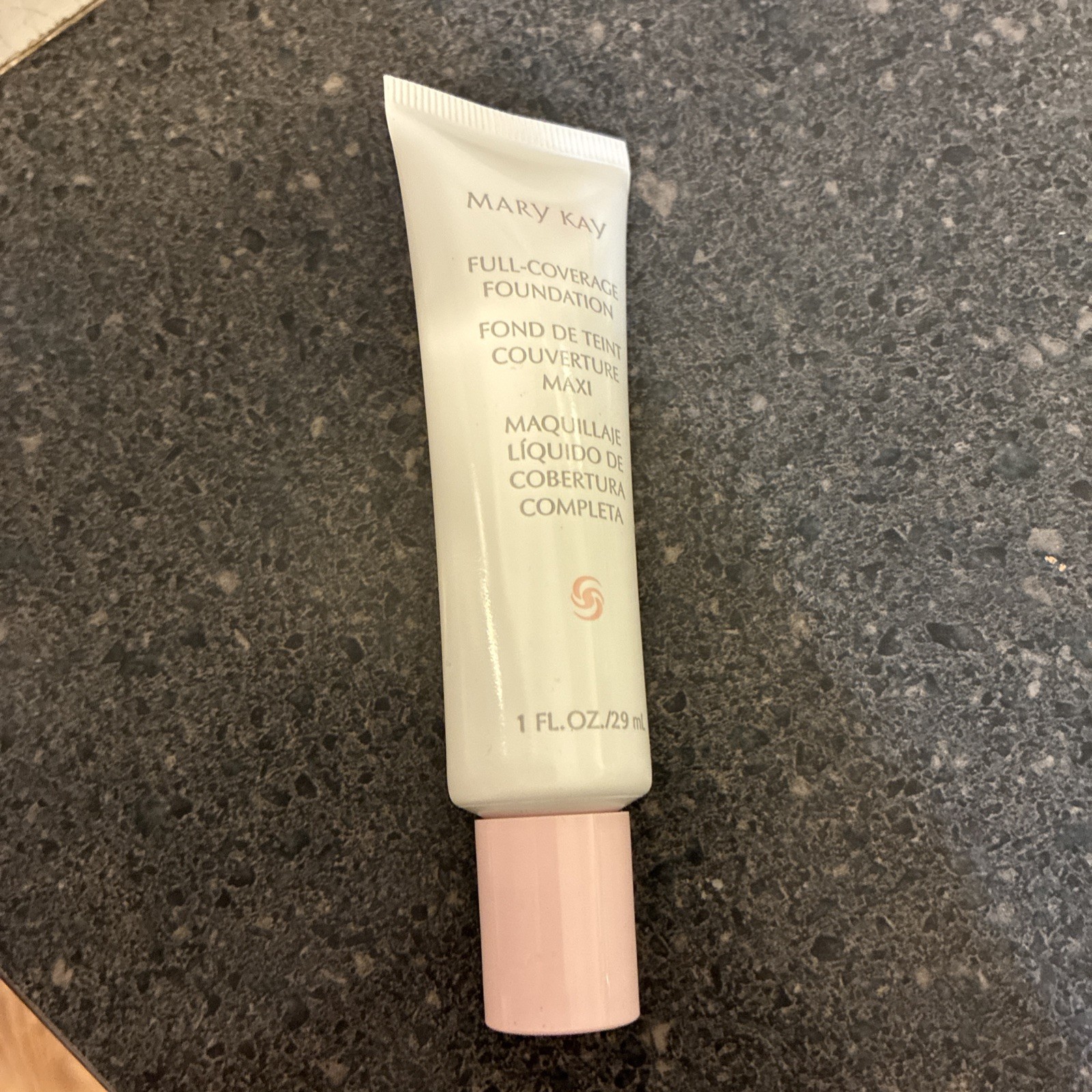 Mary Kay Full Coverage Foundation 1 oz Ivory 104 #365000 Normal dry NOS