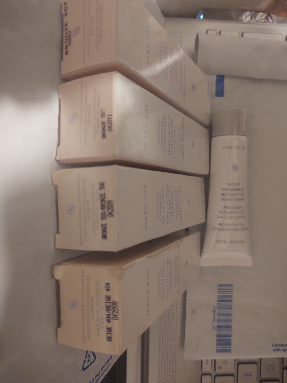 Mary Kay Medium Coverage Foundations (Wide Gray Top) 06/24