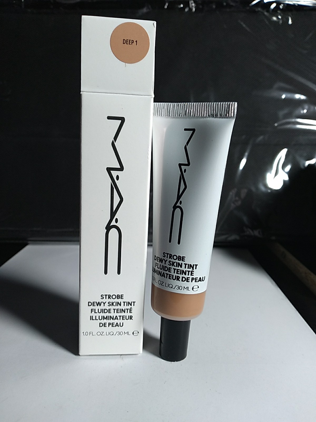 M.A.C Strobe Dewy Skin Tint 30ml/1 fl oz *DEEP 1* NIB