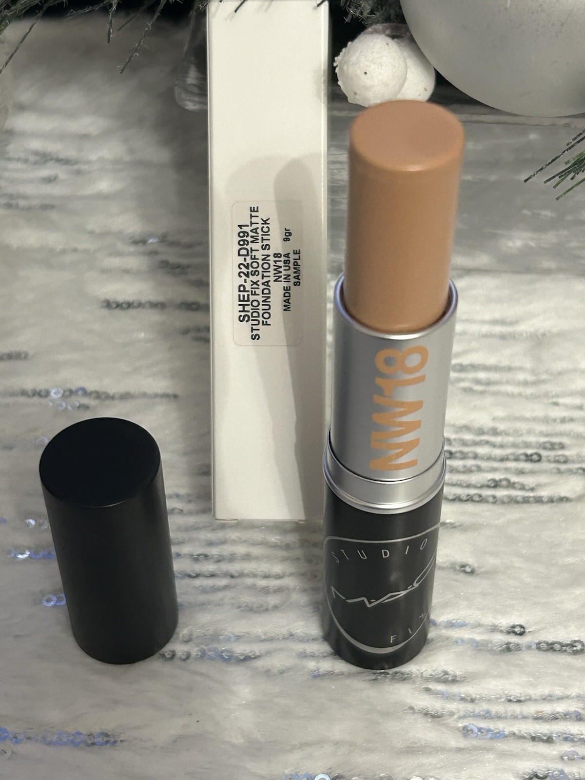Mac Studio Fix Soft Matte Foundation Stick NW 18
