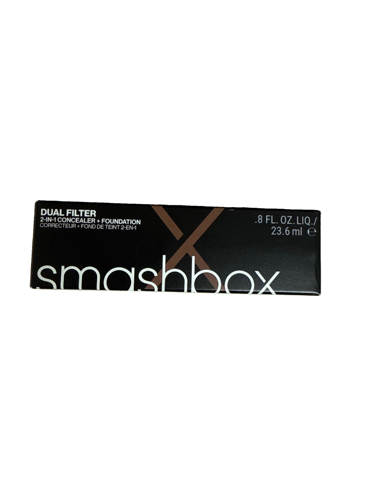 2-in-1 corrective makeup base, evens skin tone, natural finish.