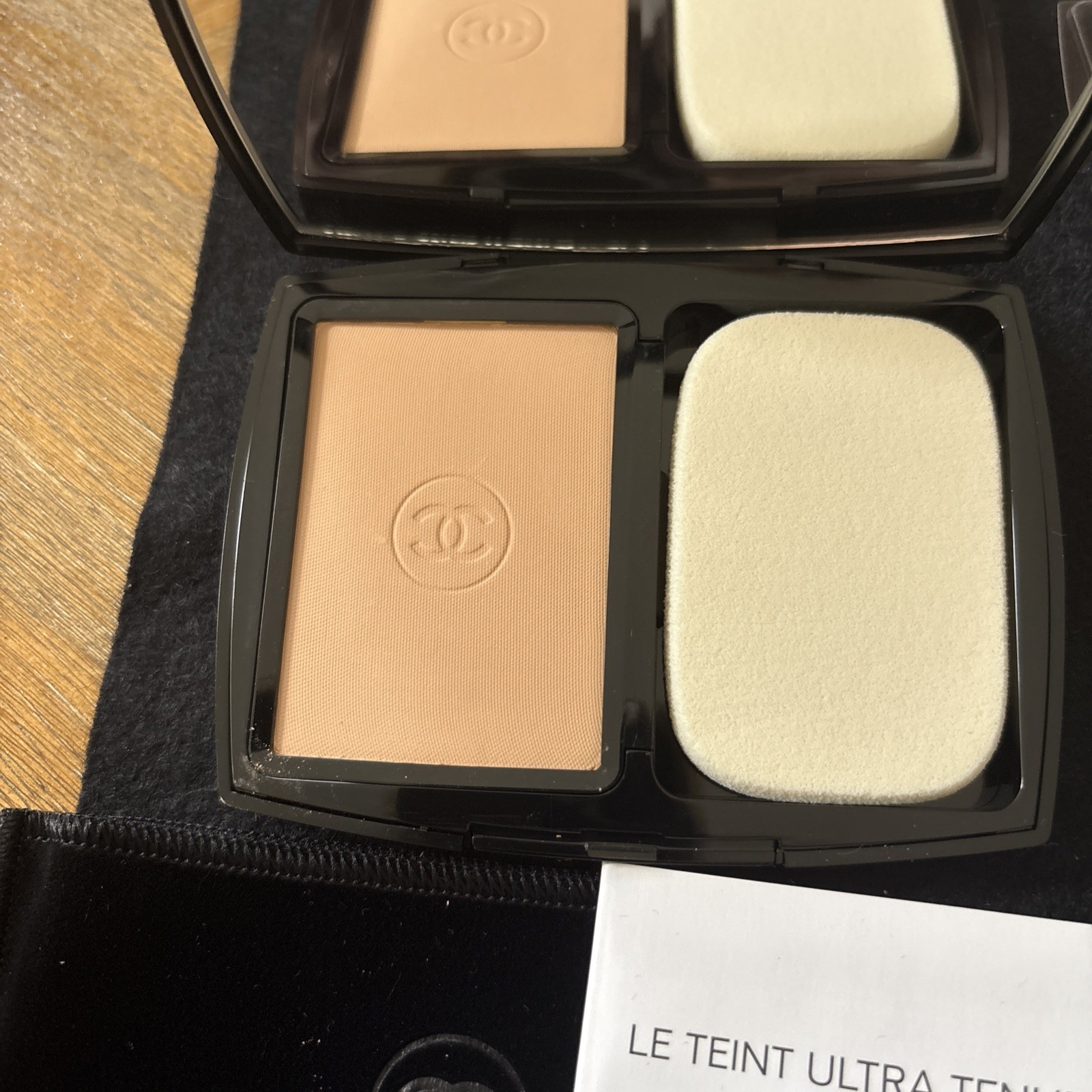 CHANEL Le Teint Ultra Tenue Compact Flawless Foundation SPF 15 30 Beige