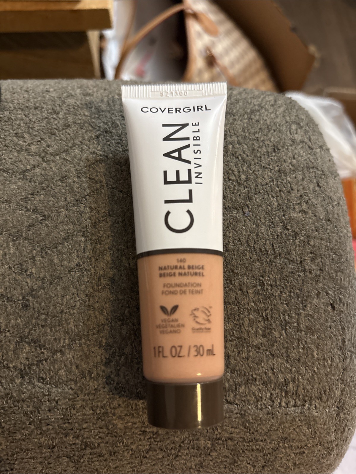 Covergirl Clean Invisible Foundation In Shade 140 Natural Beige