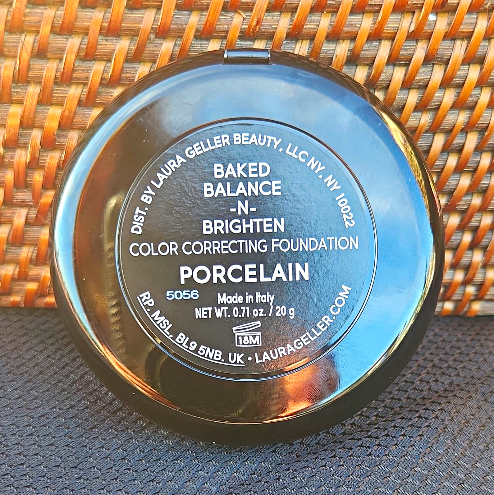 Laura Geller Baked Balance-n-Brighten CC Powder Foundation Porcelain