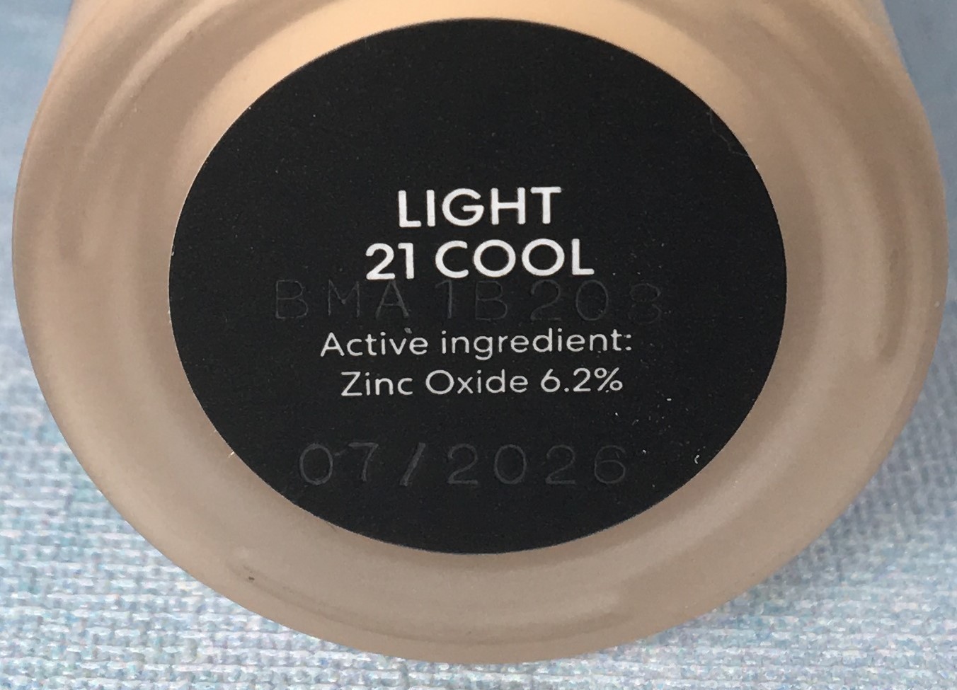 bareMinerals BarePro Liquid Foundation Light 21 Cool, 1 oz, SPF 20, 7/2026