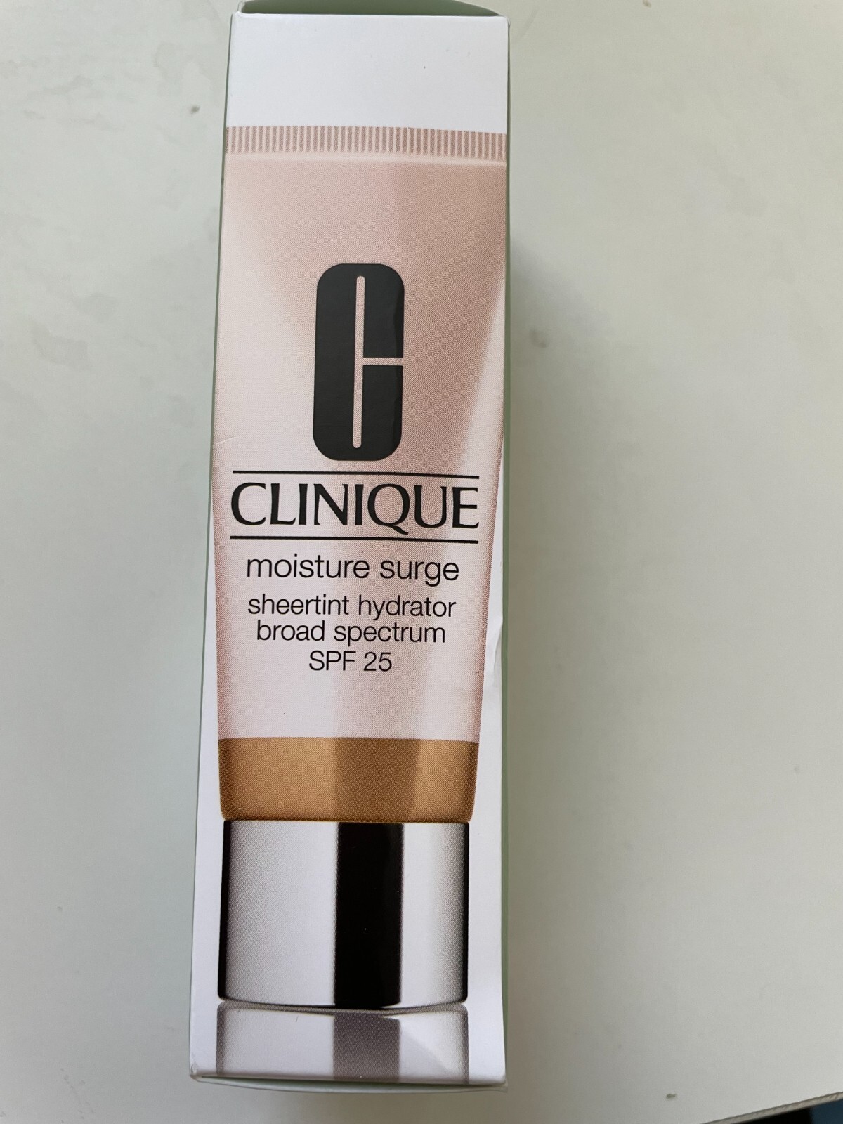 Clinique Moisture Surge Sheertint Hydrator Broad Spectrum 25 Universal Light Me