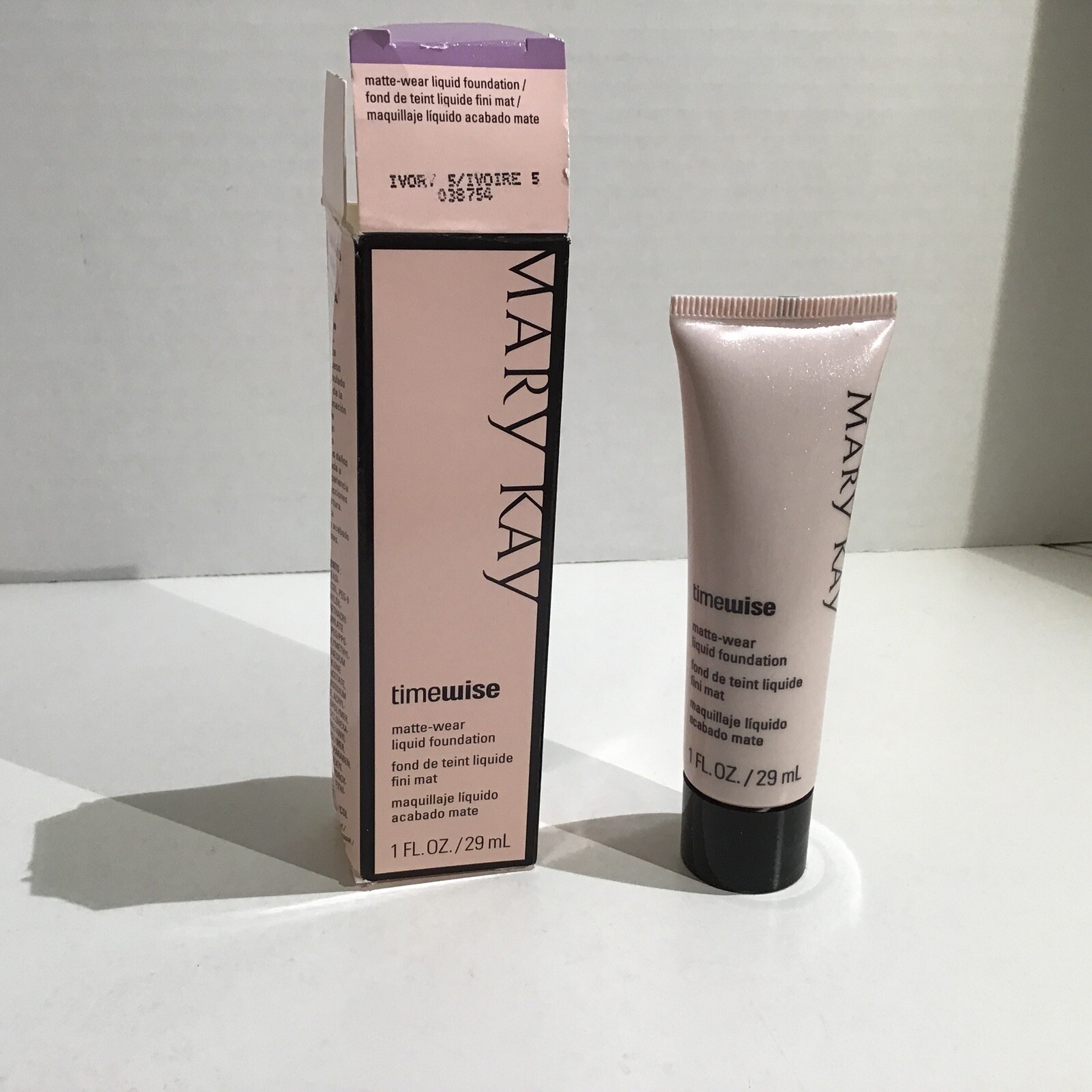 MARY KAY timewise matte-wear liquid foundation 1 oz./29 ml IVORY 5 038754