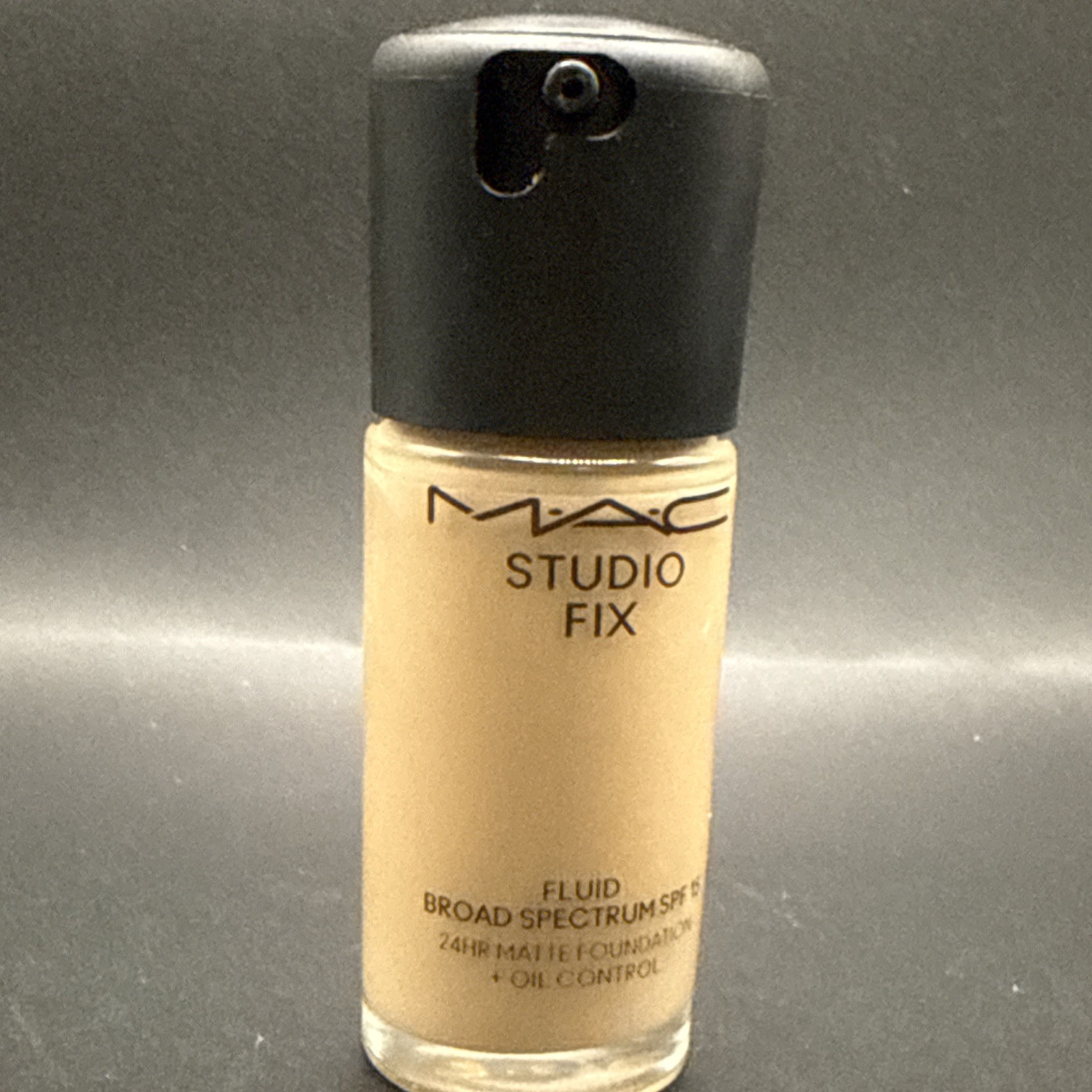 NC17 ( Light Beige ) ~ MAC Studio Fix Fluid Broad Spectrum Matte Foundation BNIB