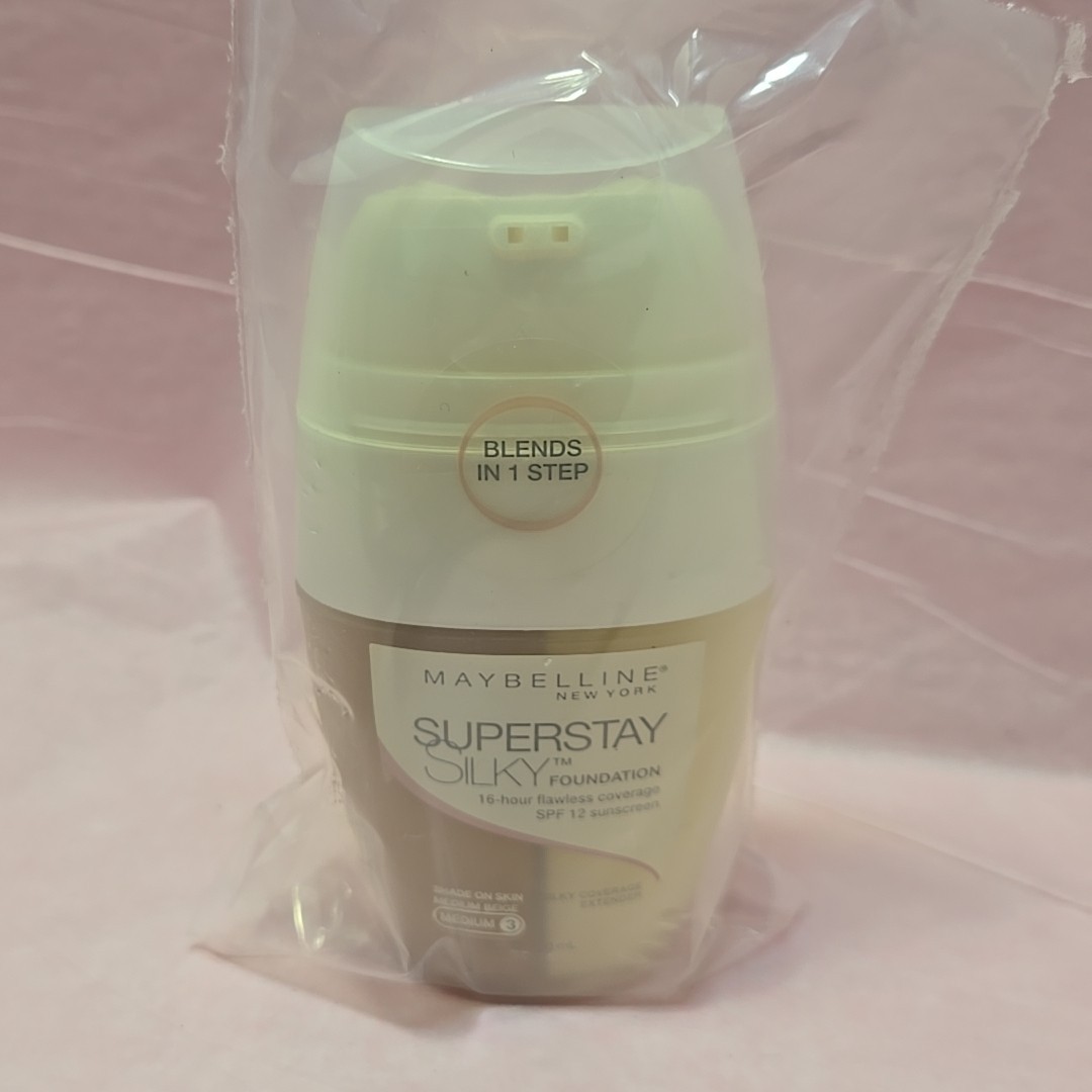NEW Maybelline SuperStay Silky Foundation SPF 12- MEDIUM BEIGE MEDIUM 3