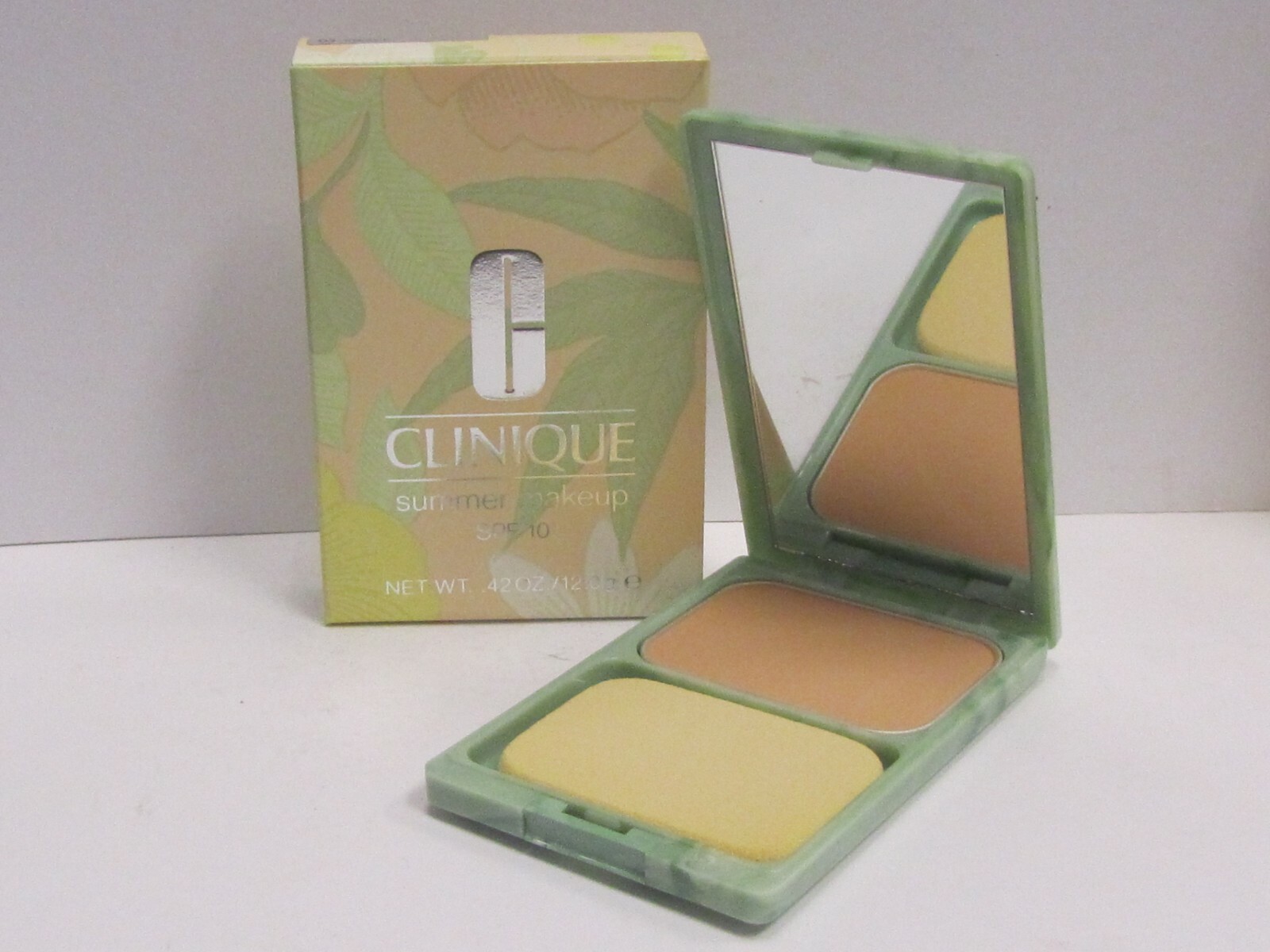 Clinique Summer Makeup SPF 10 color 01 Bisque .42 oz New In Box