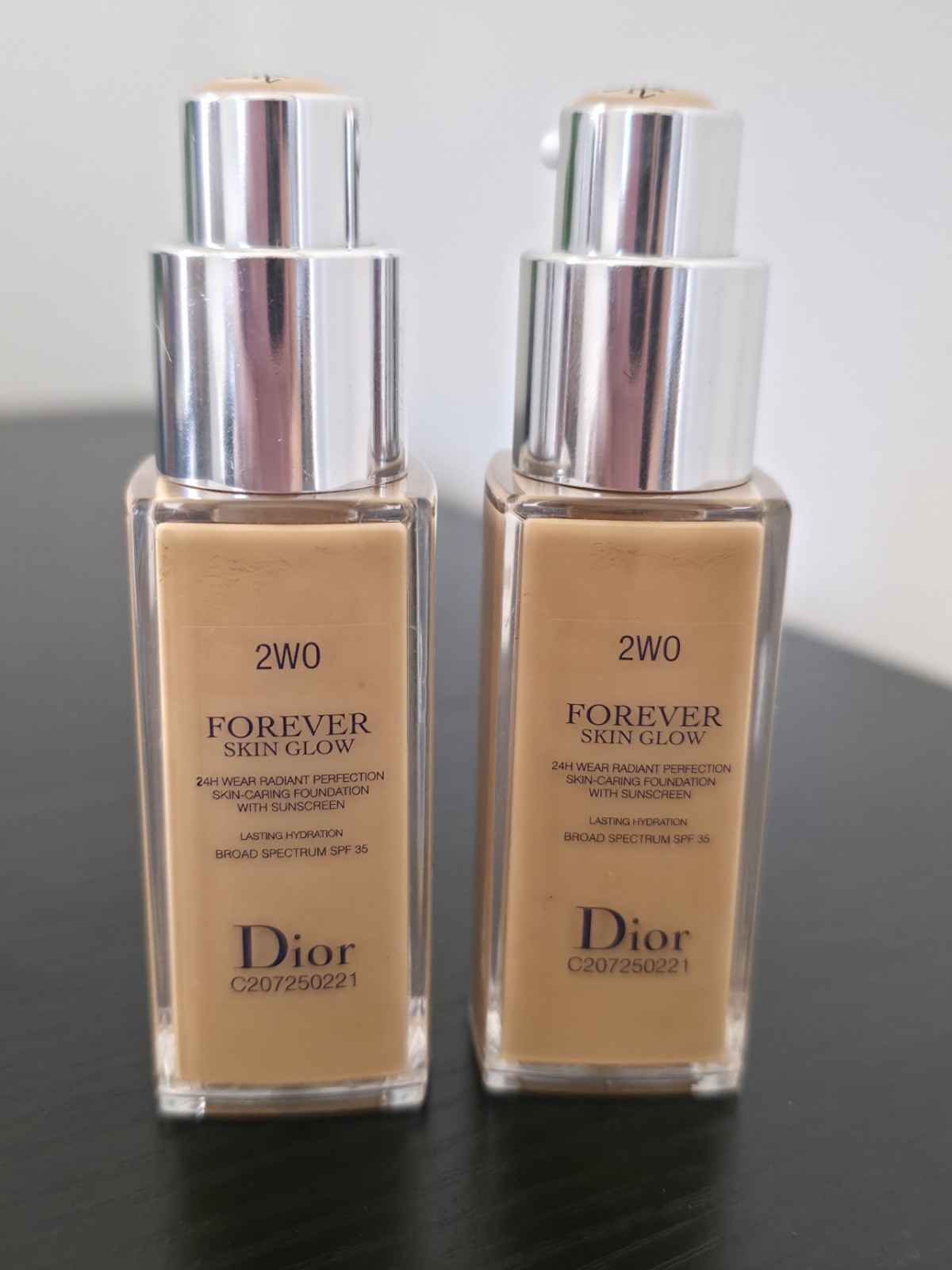 2 pcs Dior Forever Skin Glow 24H Wear Radiant Foundation SPF 35/ glow 2W0 /20ml