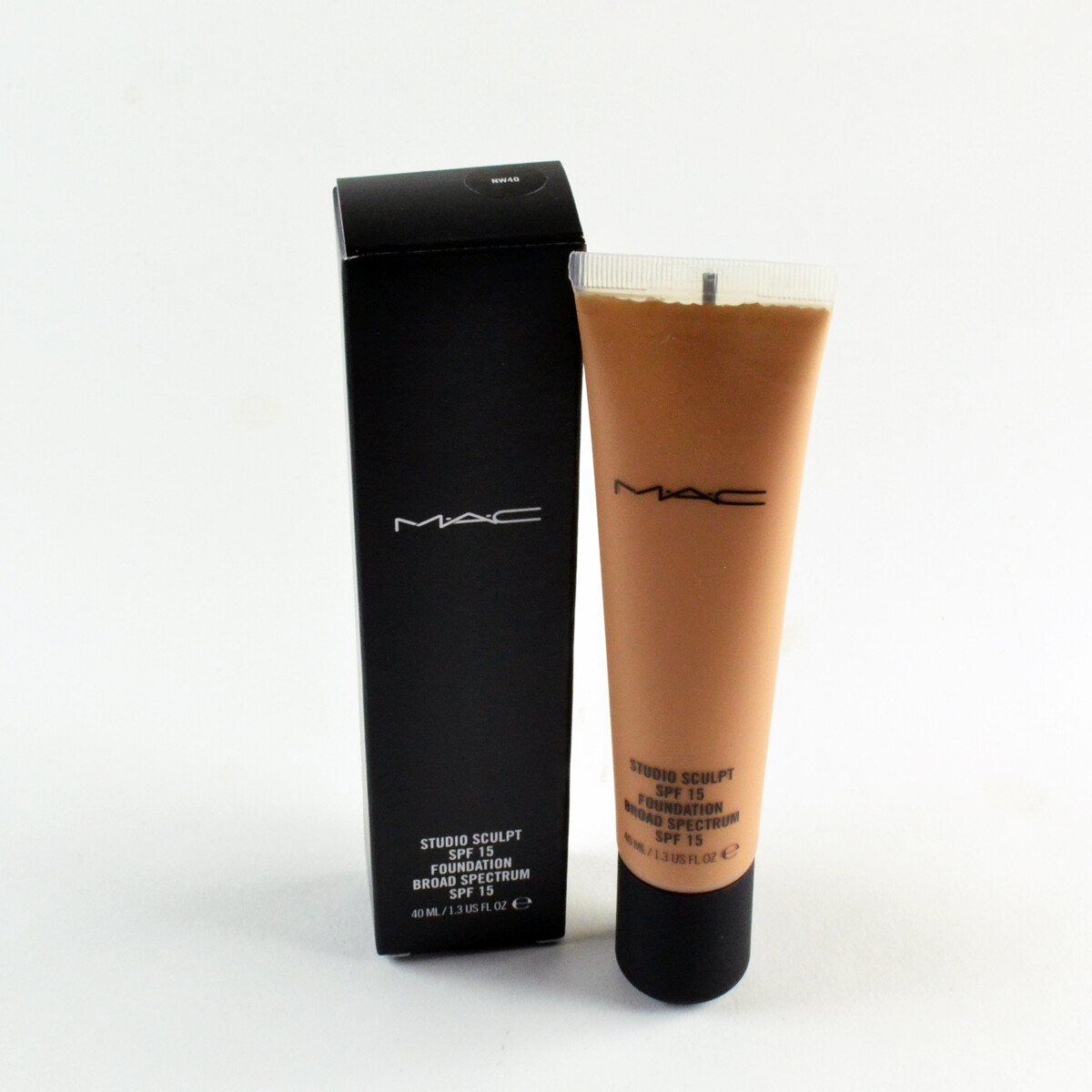 Mac Studio Sculpt Foundation SPF15 NW40 – Full Size 40mL / 1.3 Oz. New