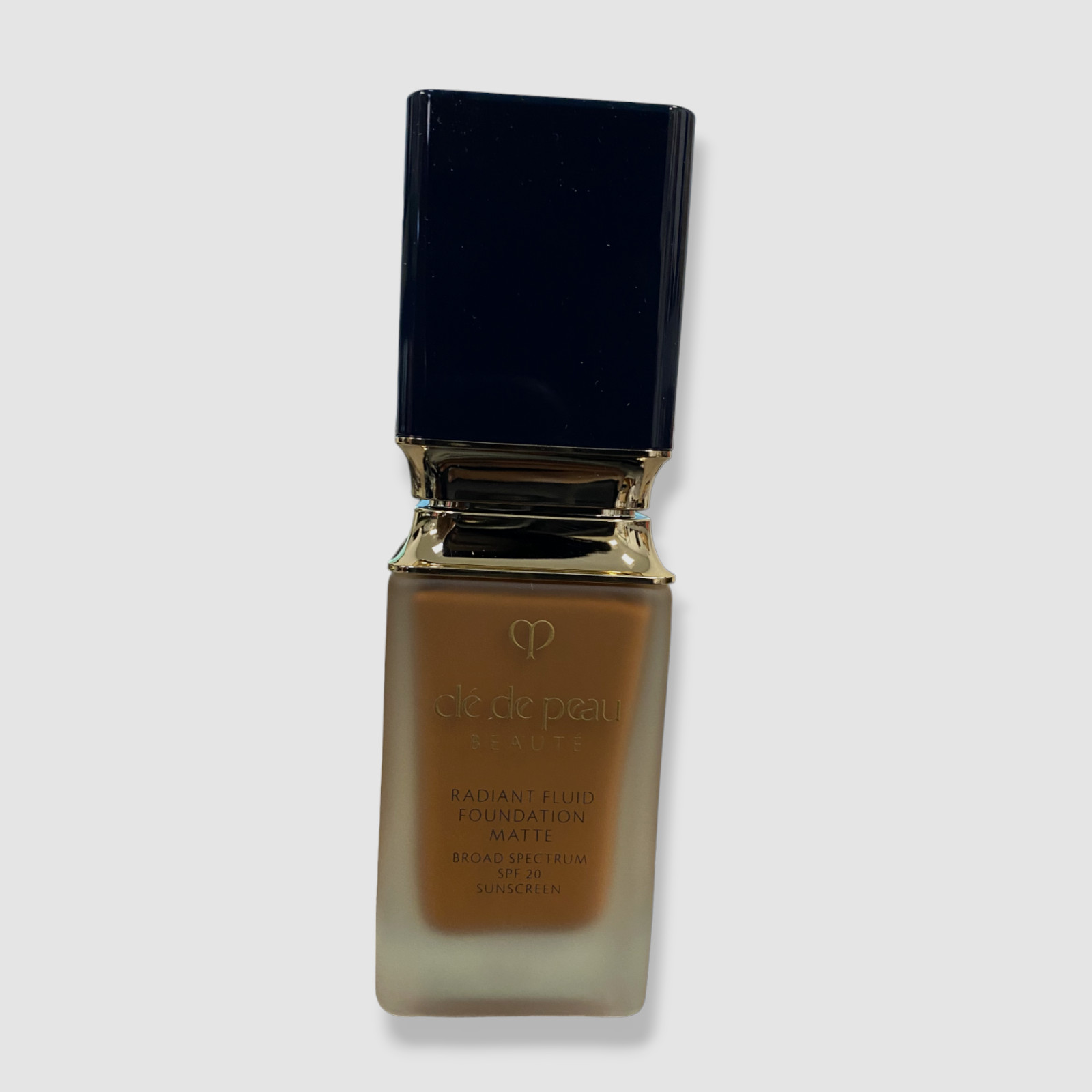 $131 Clé De Peau Beauté Rich Deep Ocher Radiant Fluid Foundation o
