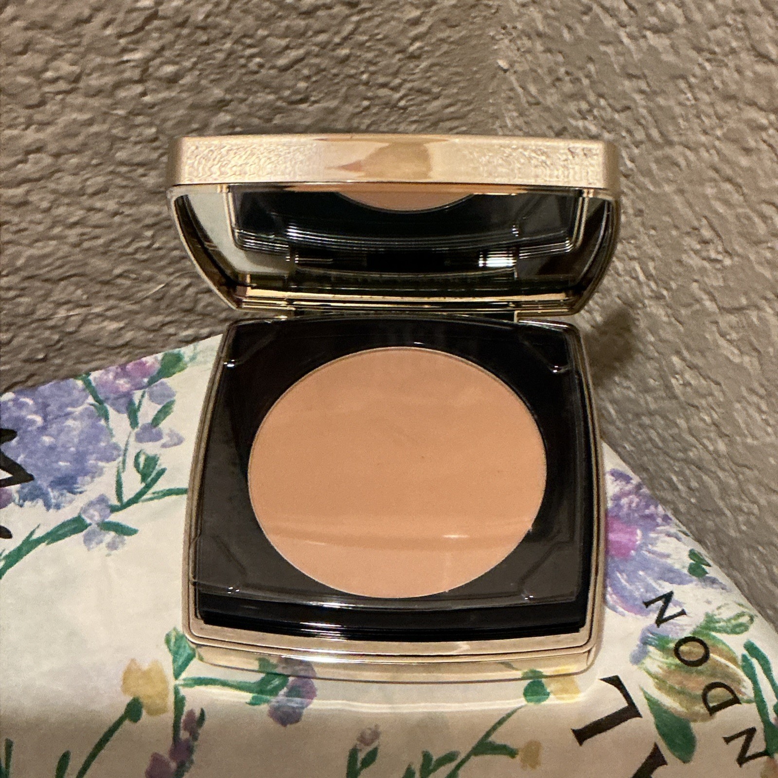 Estee Lauder Double Wear Stay-in-Place Matte Powder Foundation – 2W1 DAWN – NIB
